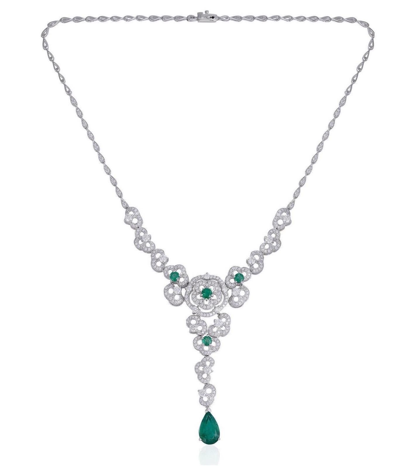 Modern 3.80 Carat Diamond Emerald 14 Karat White Gold Necklace For Sale