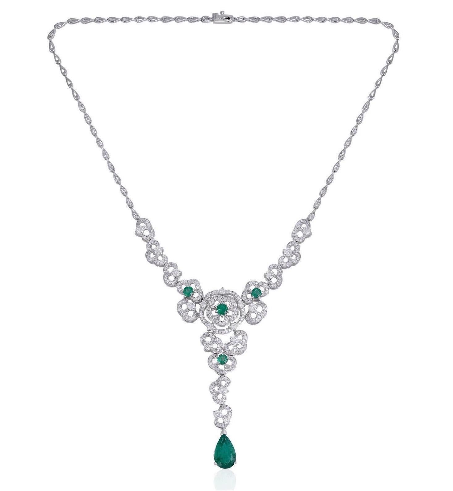 3.80 Carat Diamond Emerald 14 Karat White Gold Necklace In New Condition For Sale In Hoffman Estate, IL