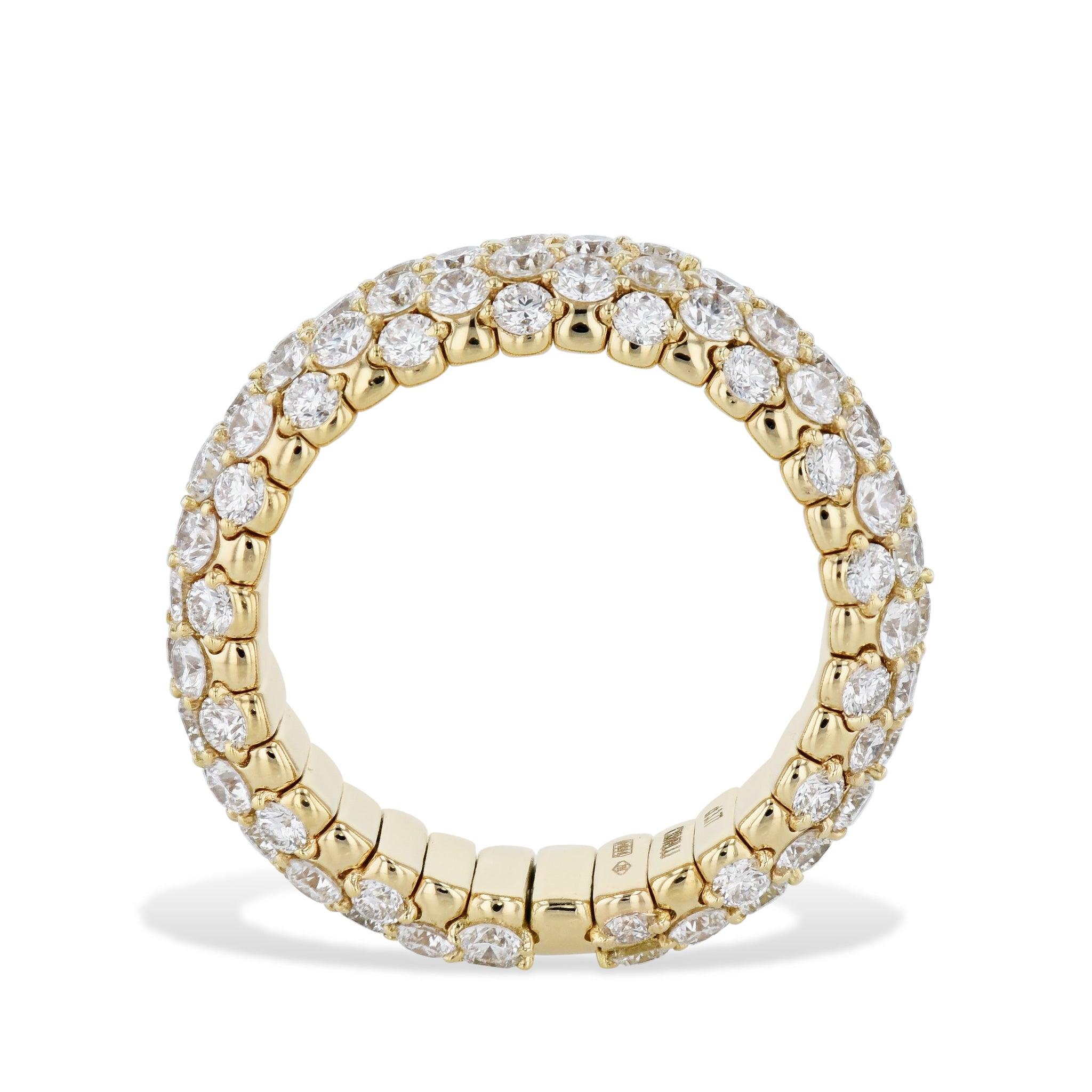 This delightful 18kt gold stretch ring features 3.80cts of sparkling round diamonds, in a tasteful and classic look. The expanding stretching action makes this ring easy and comfortable to slip on and off, while its outstanding manufacturing ensures