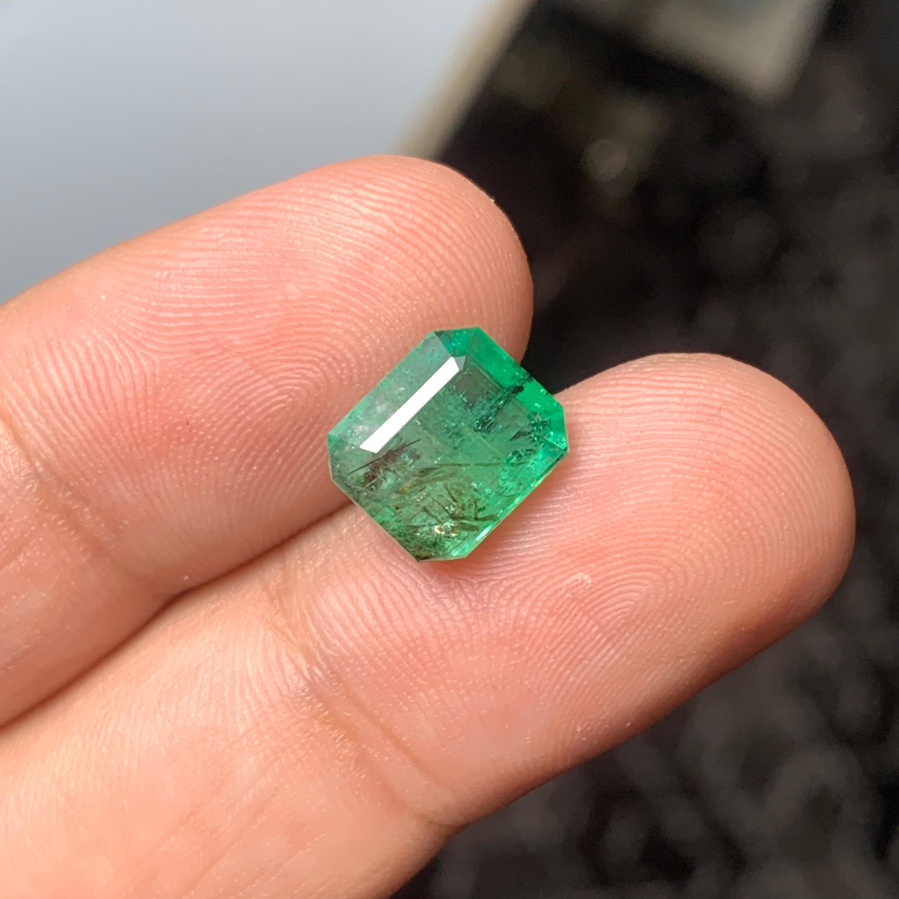 3.80 Carat Natural Green Emerald from Zambia Having Rutile Needle Naturally In New Condition In Peshawar, PK