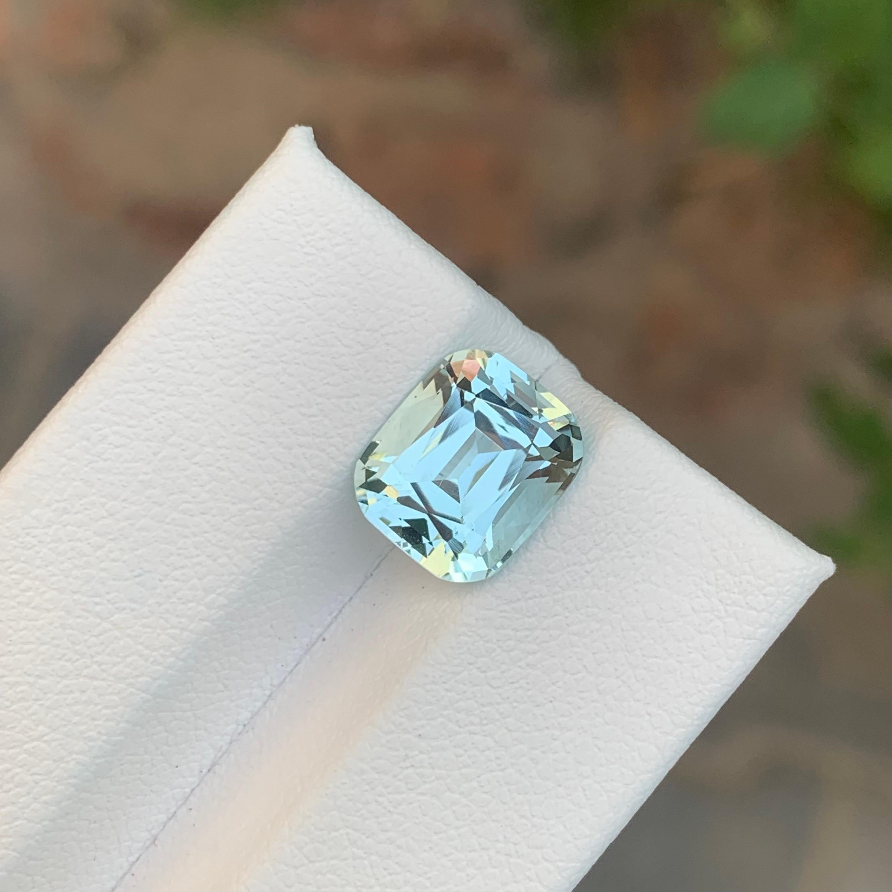Arts and Crafts 3.80 Carat Natural Loose Aquamarine Cushion Shape Gemstone en vente