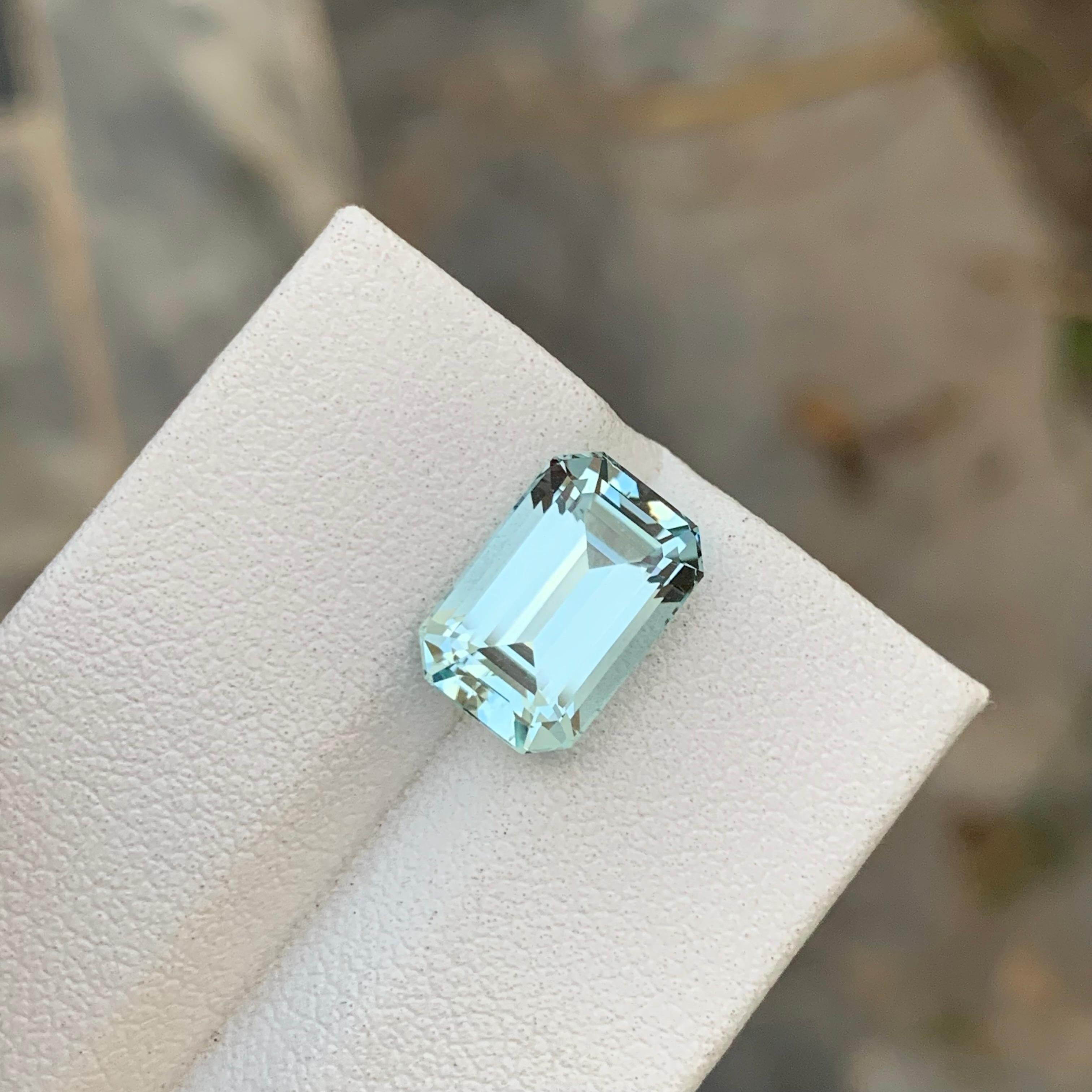 3.80 Carat Natural Loose Aquamarine Emerald Shape Gem For Jewellery Making  For Sale 4