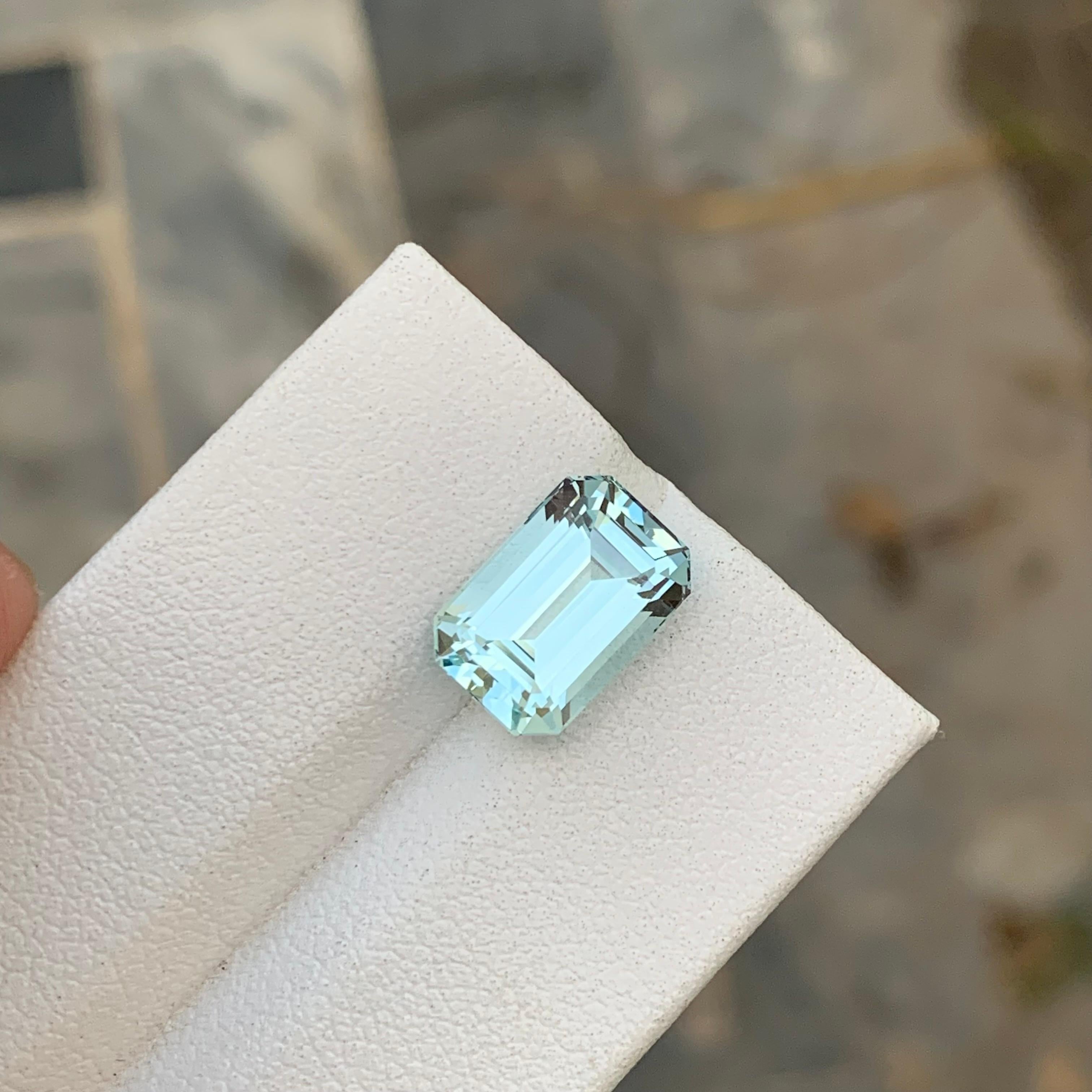 3.80 Carat Natural Loose Aquamarine Emerald Shape Gem For Jewellery Making  For Sale 5