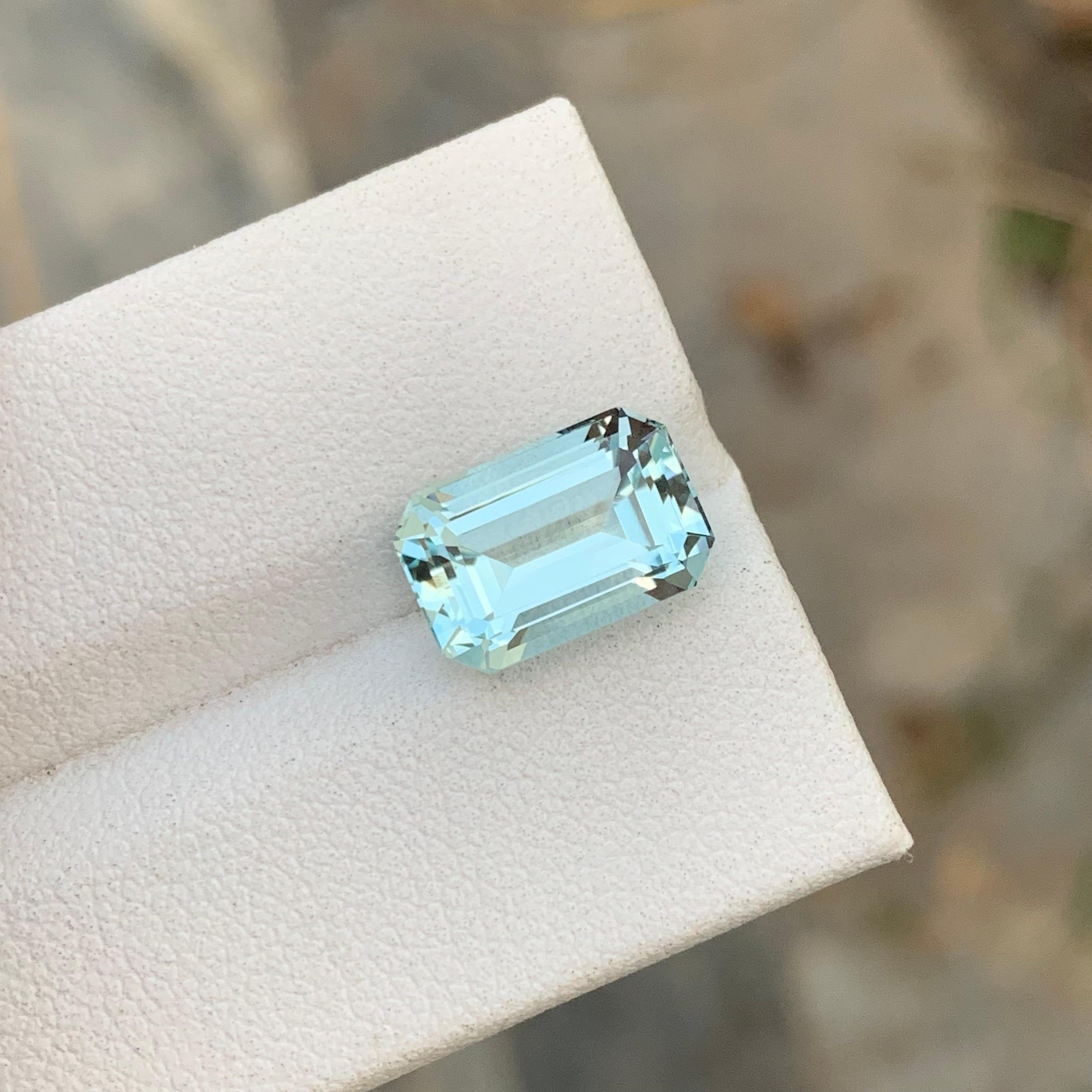 3.80 Carat Natural Loose Aquamarine Emerald Shape Gem For Jewellery Making  In New Condition For Sale In Peshawar, PK