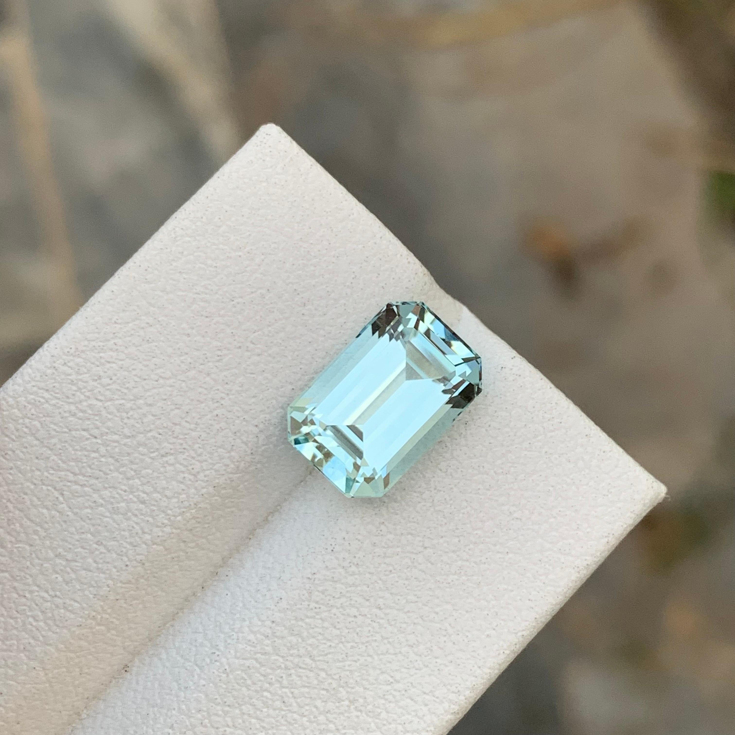 3.80 Carat Natural Loose Aquamarine Emerald Shape Gem For Jewellery Making  For Sale 2