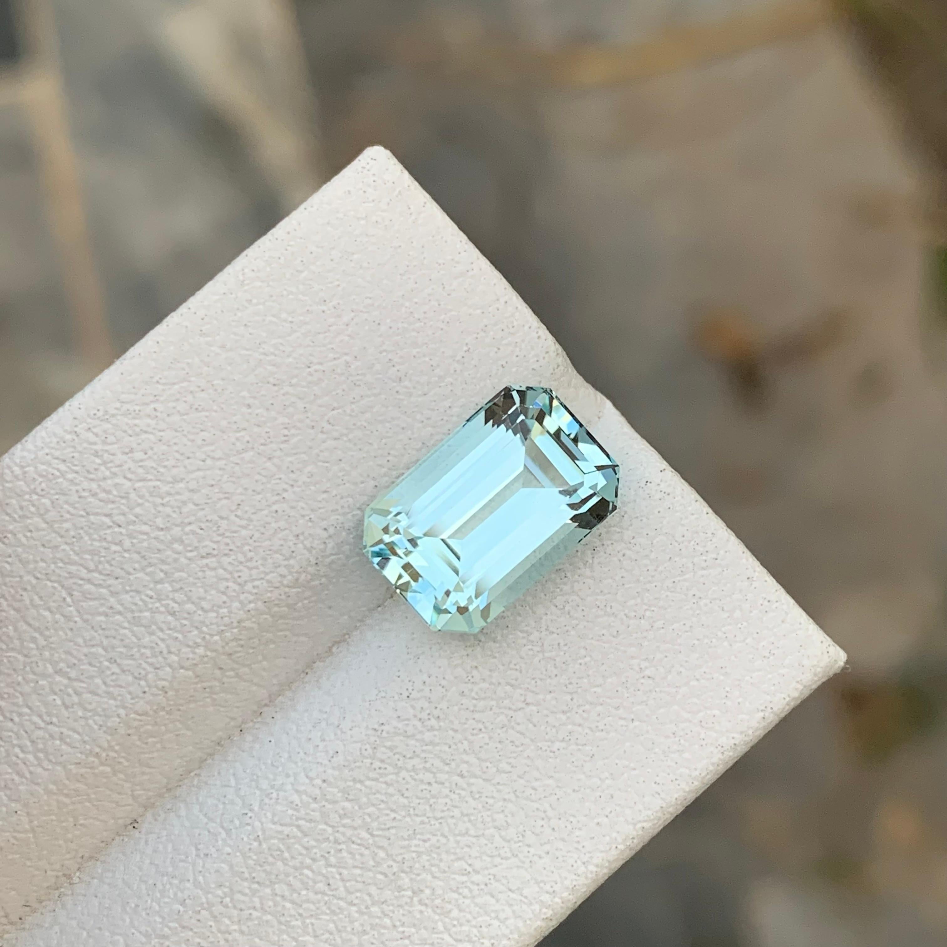 3.80 Carat Natural Loose Aquamarine Emerald Shape Gem For Jewellery Making  For Sale 3