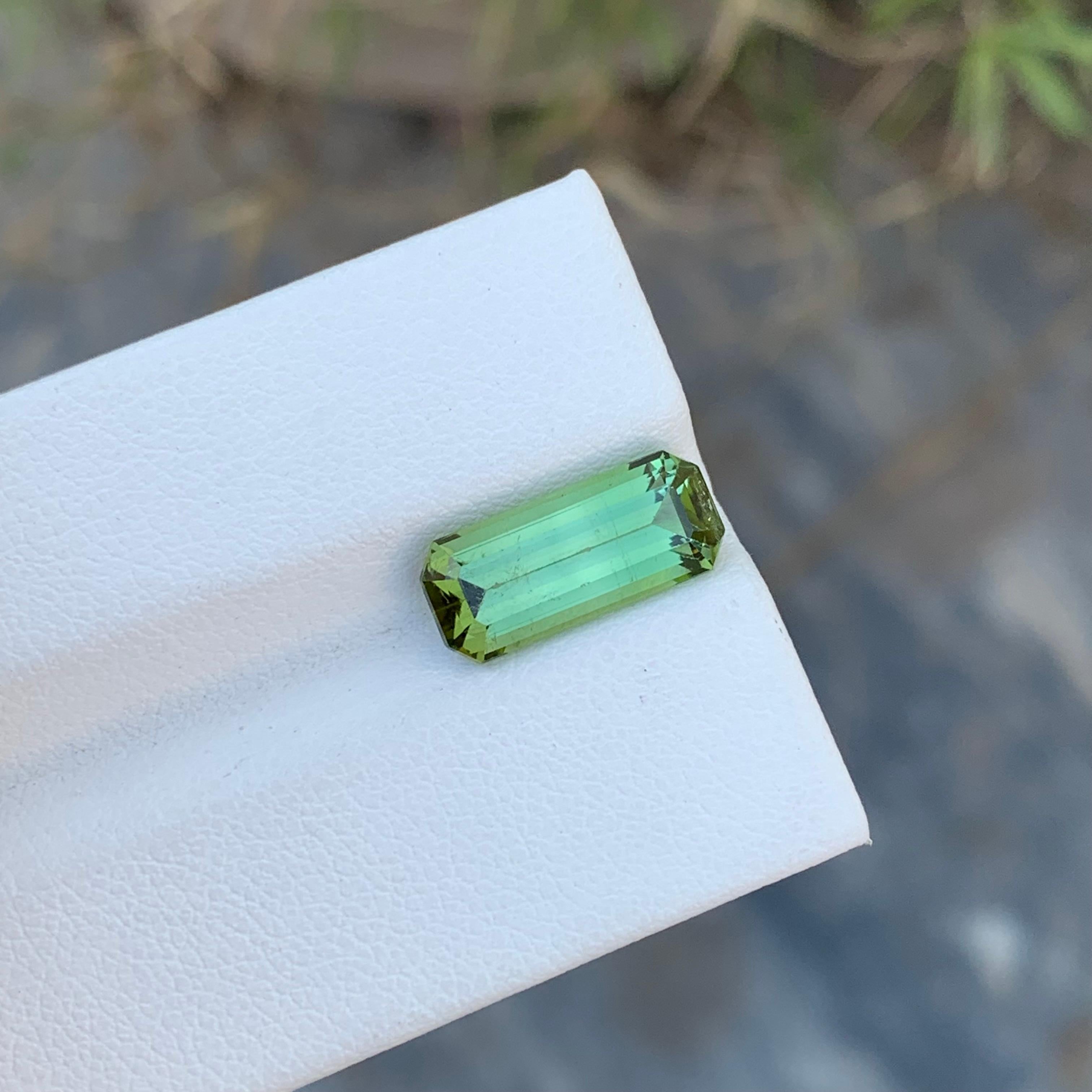 3.80 Carat Natural Loose Emerald Cut Mint Tourmaline Gem For Ring  In New Condition For Sale In Peshawar, PK