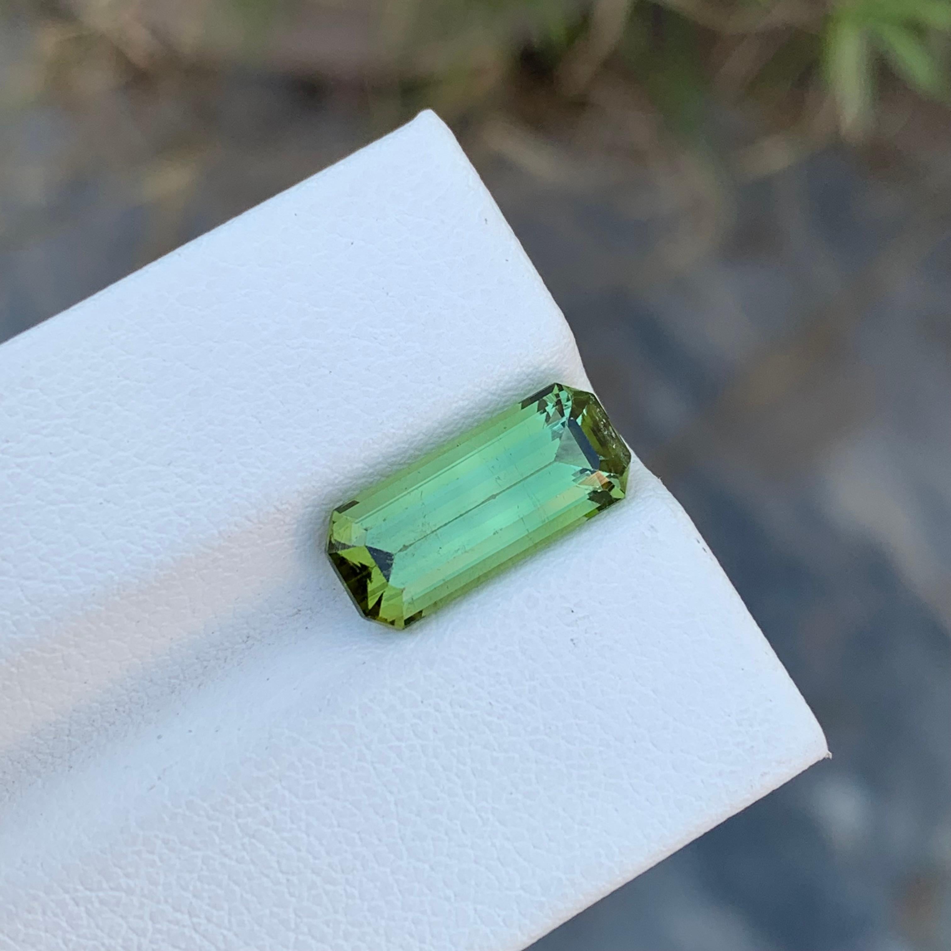 Women's or Men's 3.80 Carat Natural Loose Emerald Cut Mint Tourmaline Gem For Ring  For Sale