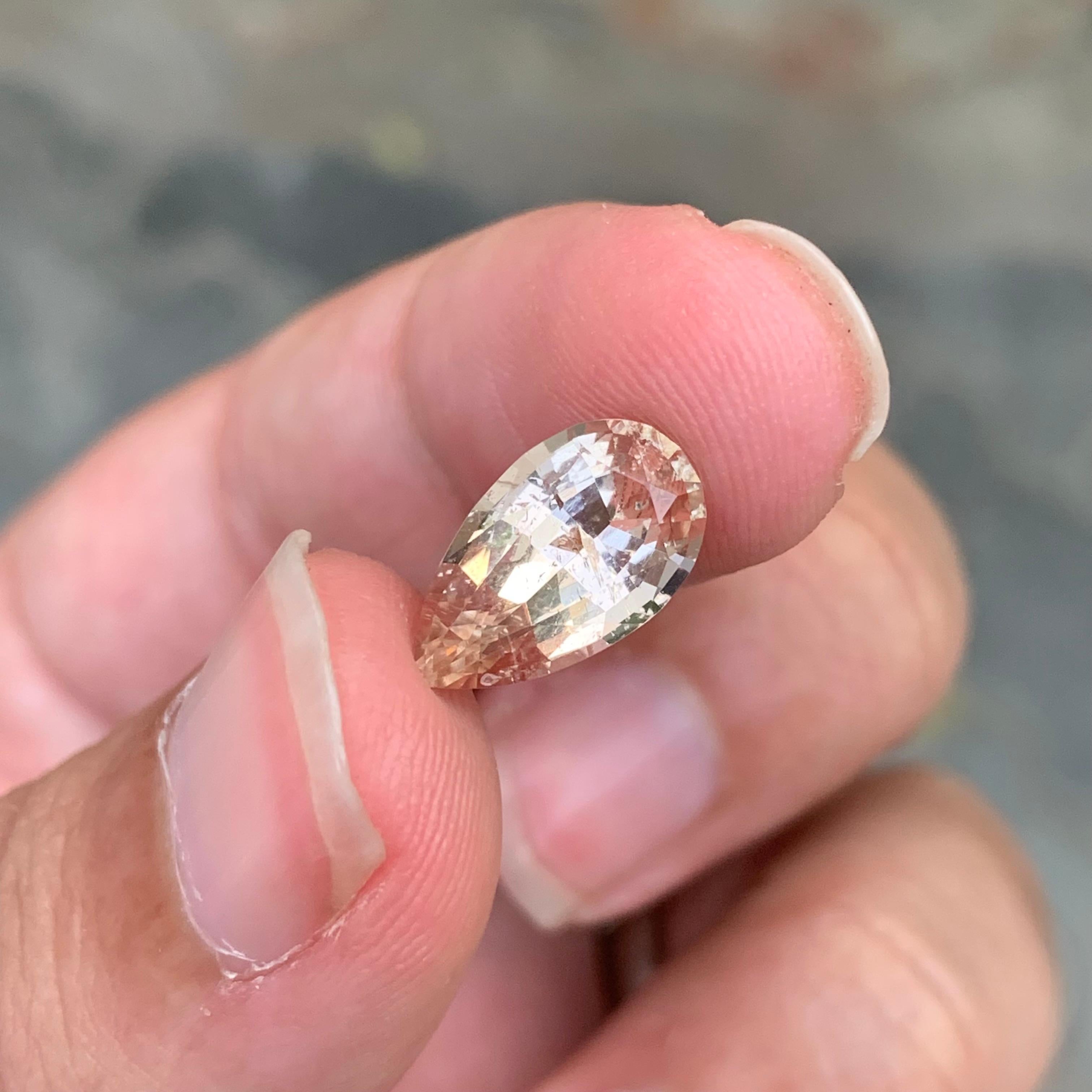 3.80 Carat Natural Loose Golden Topaz Pear Shape Gemstone (pierre précieuse en forme de poire) en vente 4