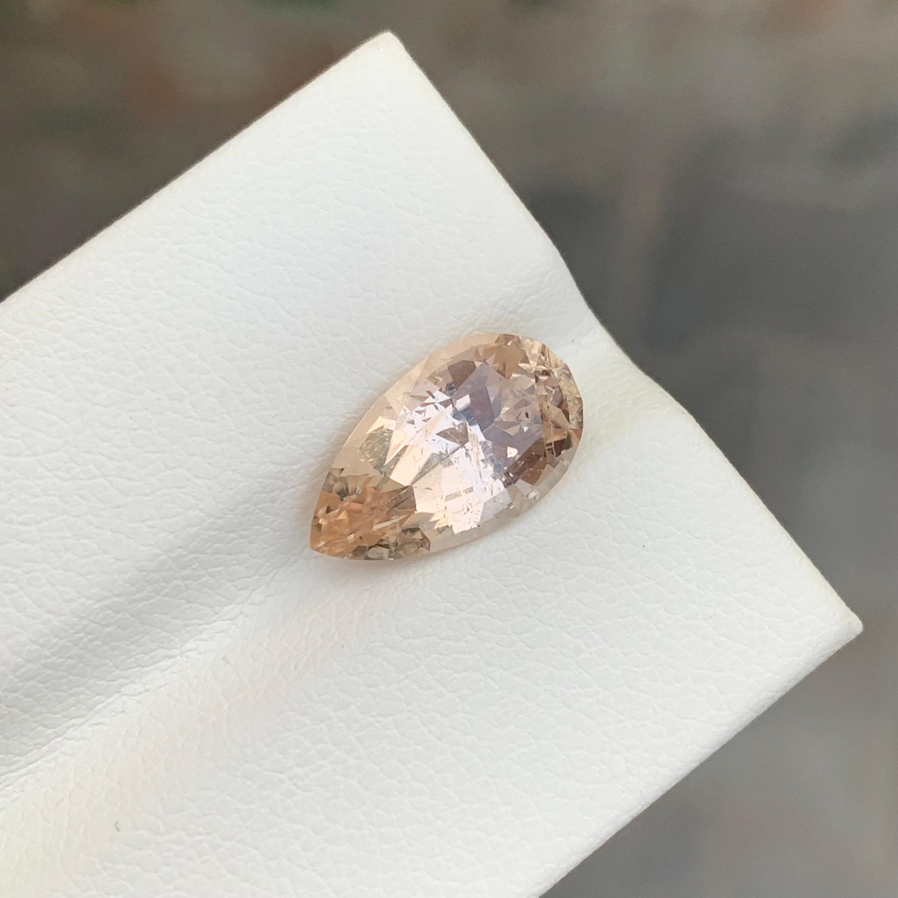 Topaze dorée facettée

Poids : 3,80 carats
Dimension : 13,5 x 7,9 x 5,5 mm
Origine : Skardu, Pakistan
Forme : Poire 
Couleur ; Doré
Traitement : Non
Certificat : Sur demande

La topaze dorée est une pierre précieuse rayonnante réputée pour ses