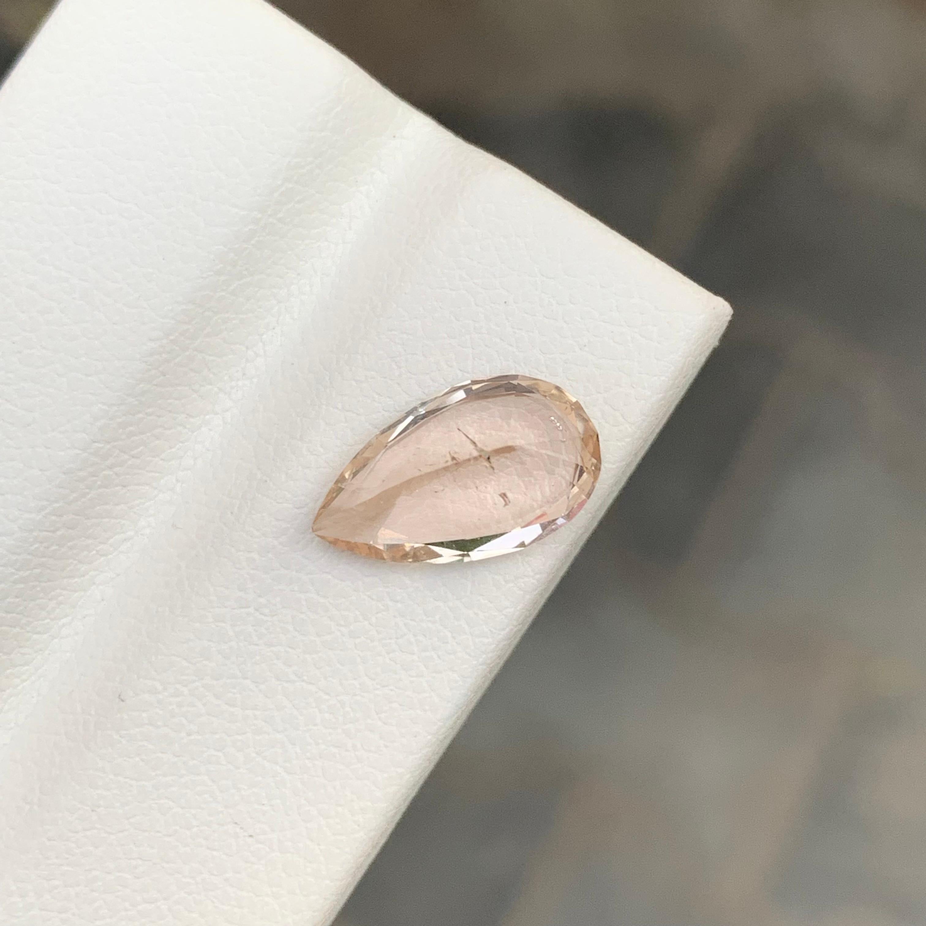 3.80 Carat Natural Loose Golden Topaz Pear Shape Gemstone (pierre précieuse en forme de poire) en vente 2