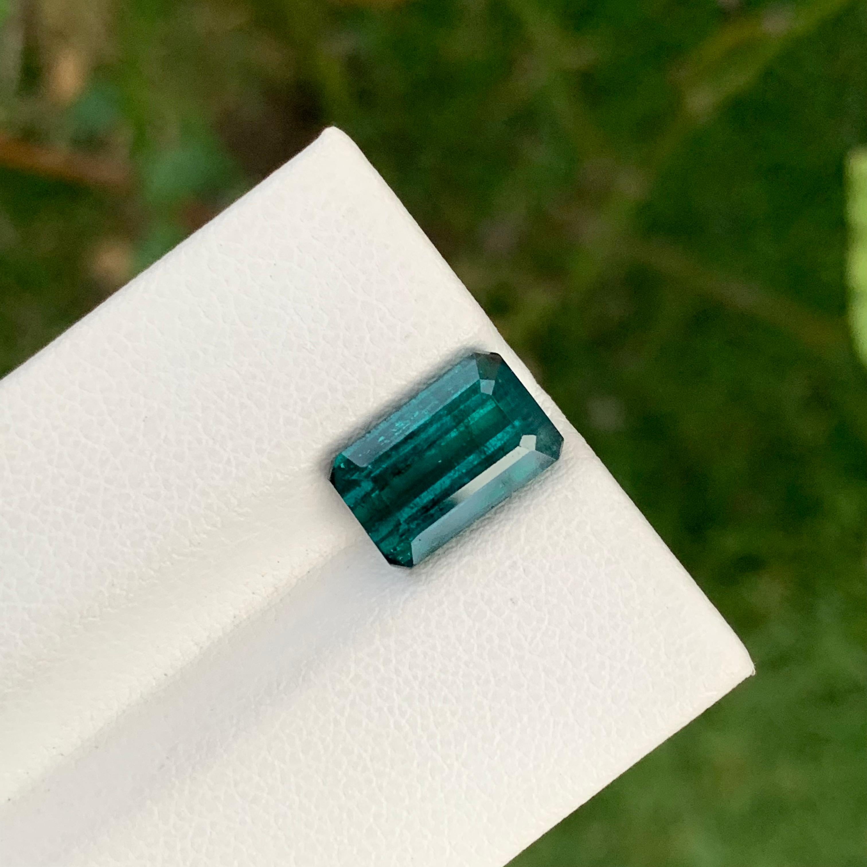 Turmalina Indicolita suelta
Peso: 3,80 quilates
Dimensión: 10,6 x 6,8 x 5,3 Mm
Color: Azul
Origen: Afganistán
Tratamiento: No
Certificado: A petición

La turmalina indicolita, apreciada por sus impresionantes matices azules que van desde el sereno