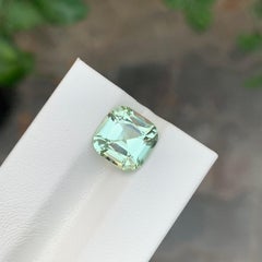 3,80 carati di tormalina verde lime naturale sciolta a forma di cuscino