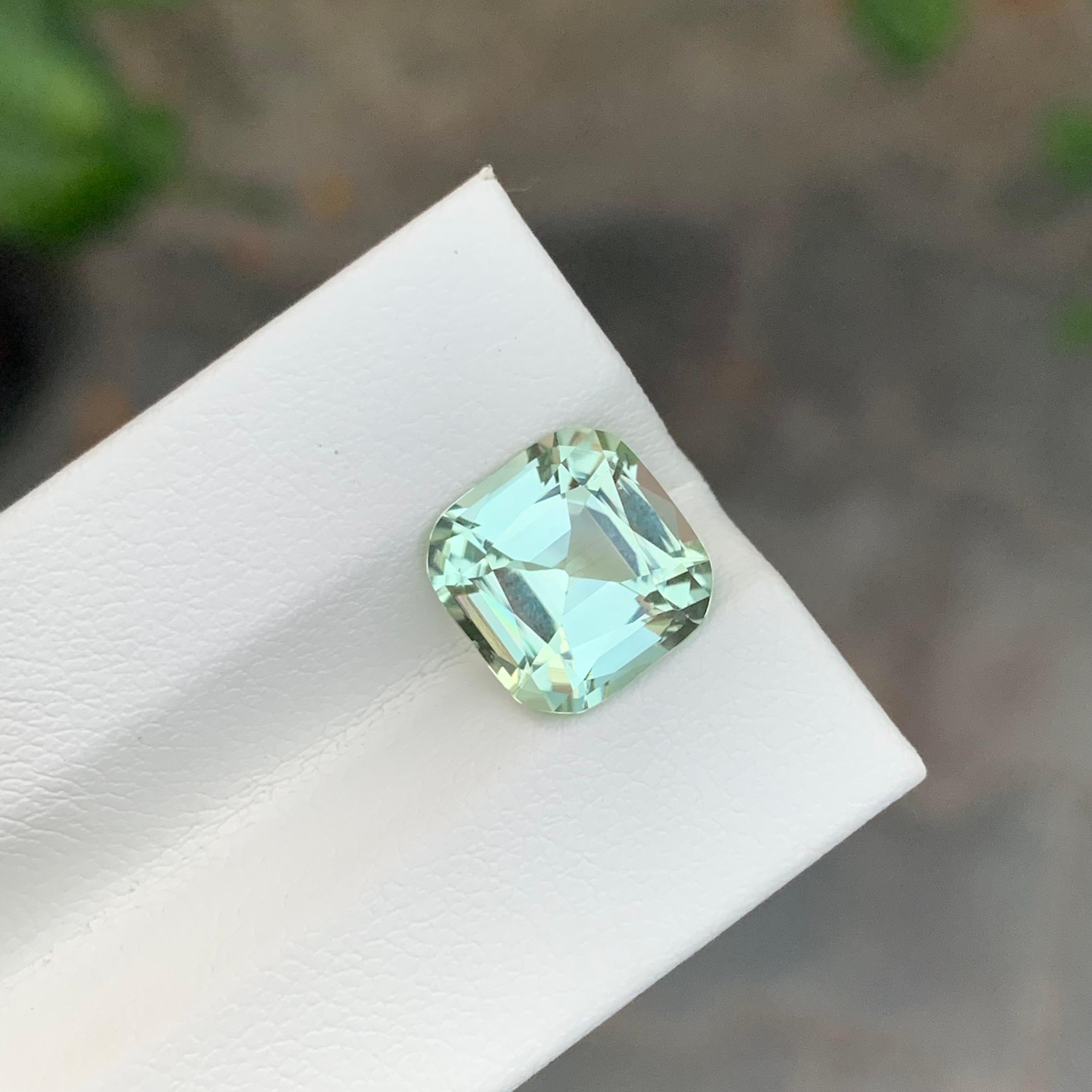 Arts and Crafts Tourmaline naturelle taille coussin vert citron non sertie de 3,80 carats en vente