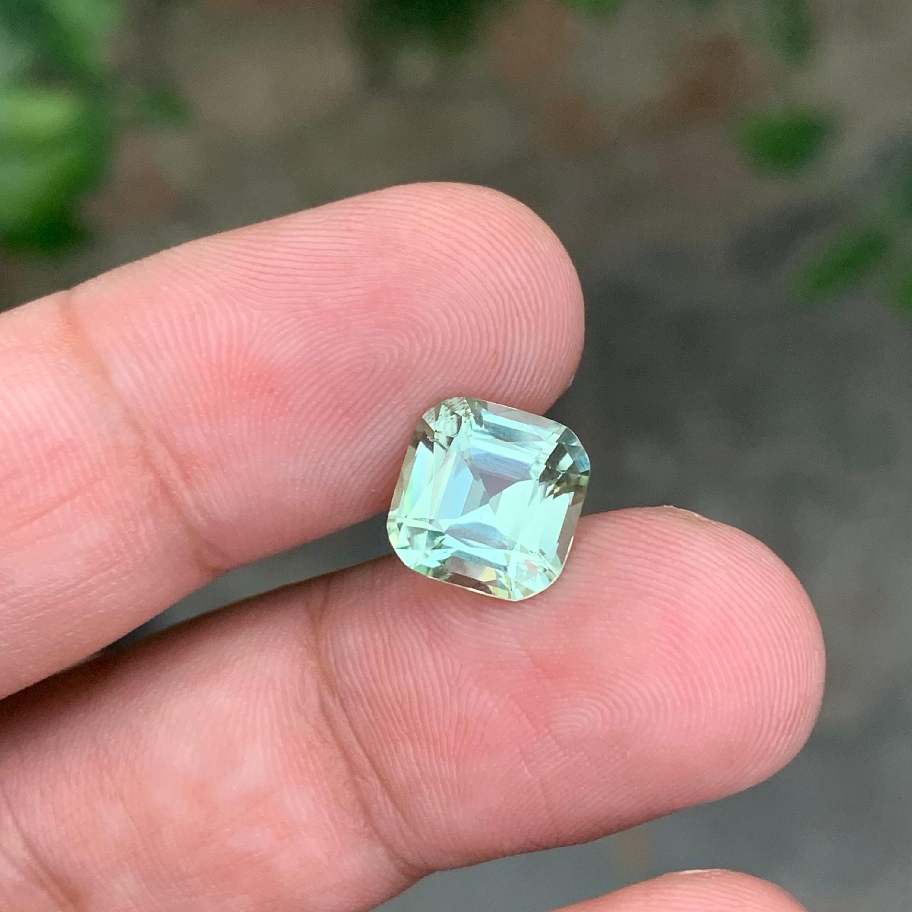 Tourmaline naturelle taille coussin vert citron non sertie de 3,80 carats en vente 2