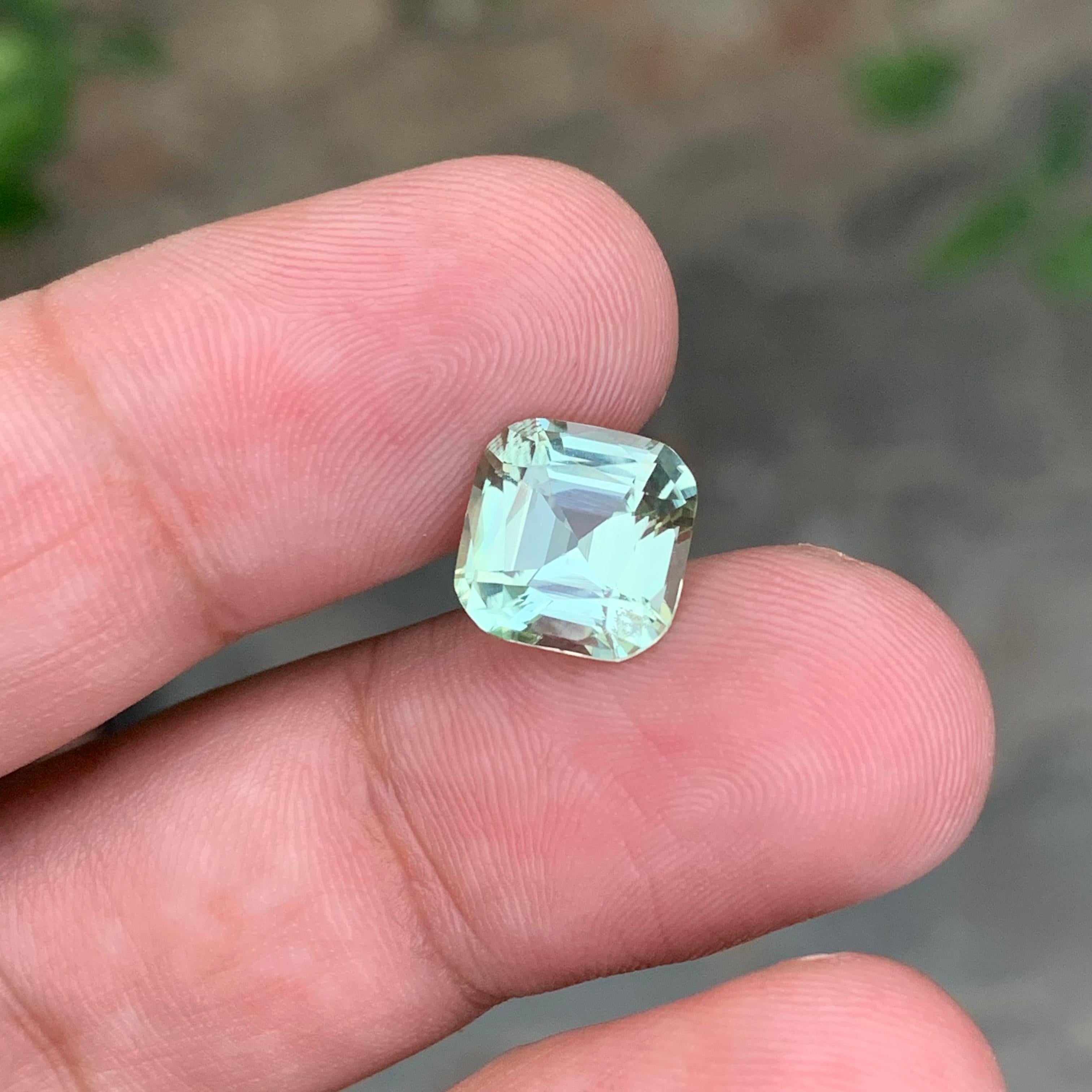 Tourmaline naturelle taille coussin vert citron non sertie de 3,80 carats en vente 3