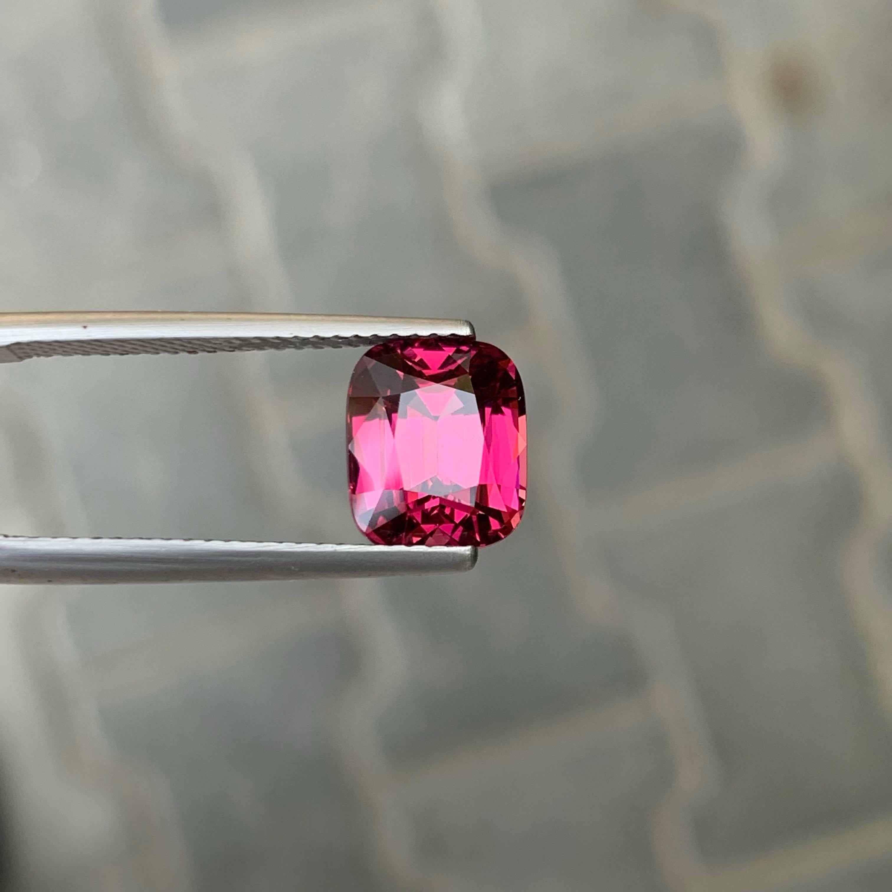 3.80 carati di granato rosso rosato naturale sfuso, pietra tagliata a cuscino, gemma della Tanzania in vendita 4