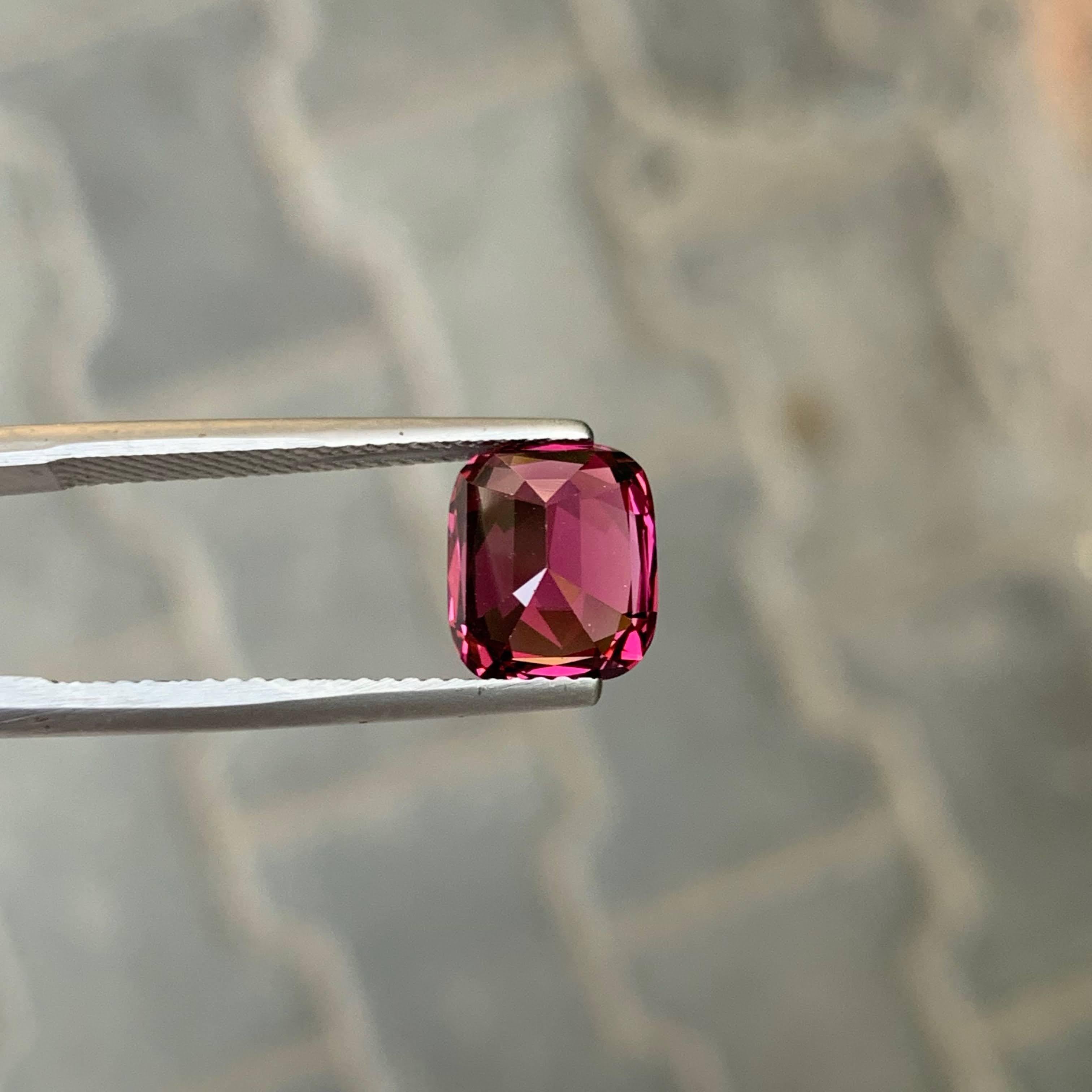 da uomo o donna 3.80 carati di granato rosso rosato naturale sfuso, pietra tagliata a cuscino, gemma della Tanzania in vendita