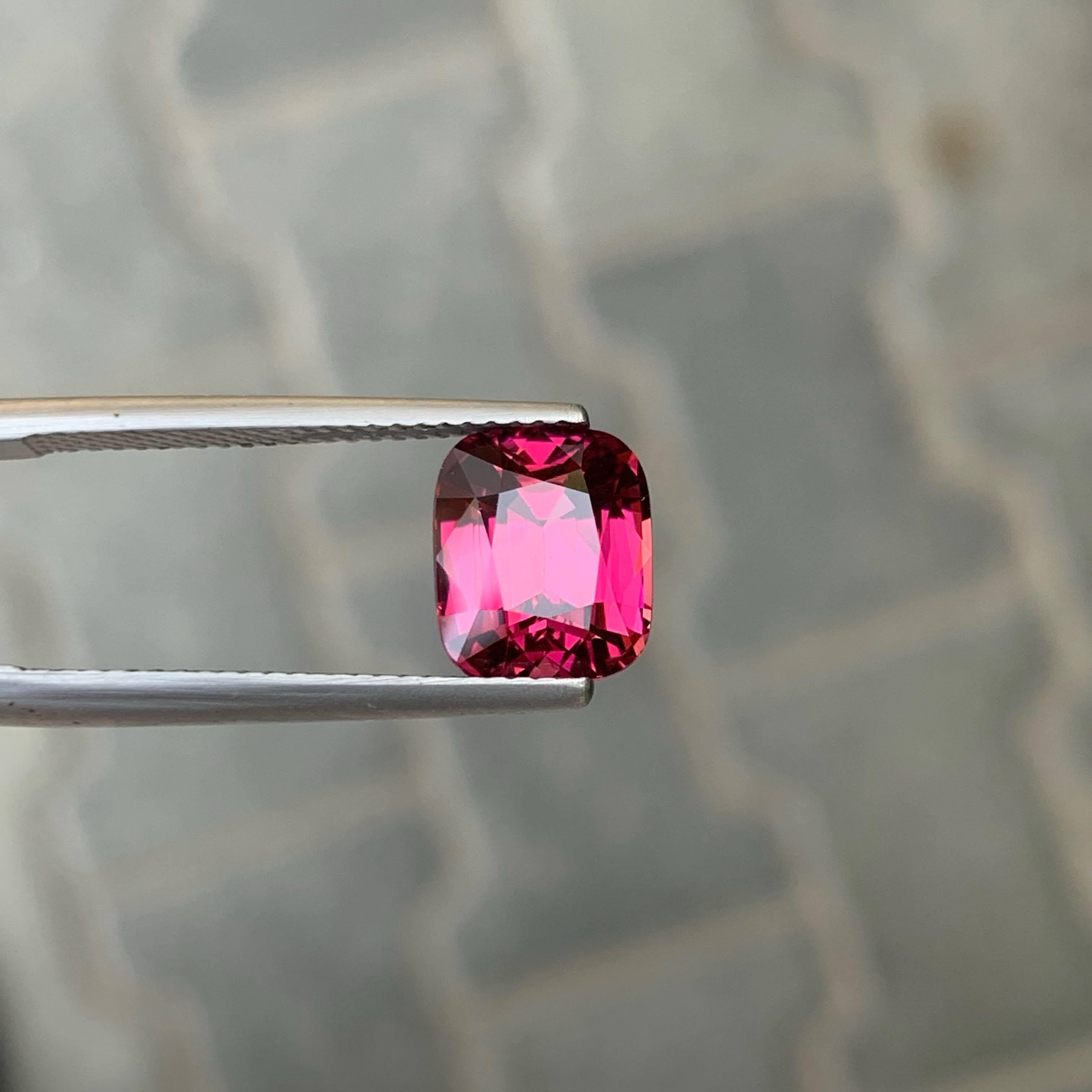 3.80 carati di granato rosso rosato naturale sfuso, pietra tagliata a cuscino, gemma della Tanzania in vendita 2