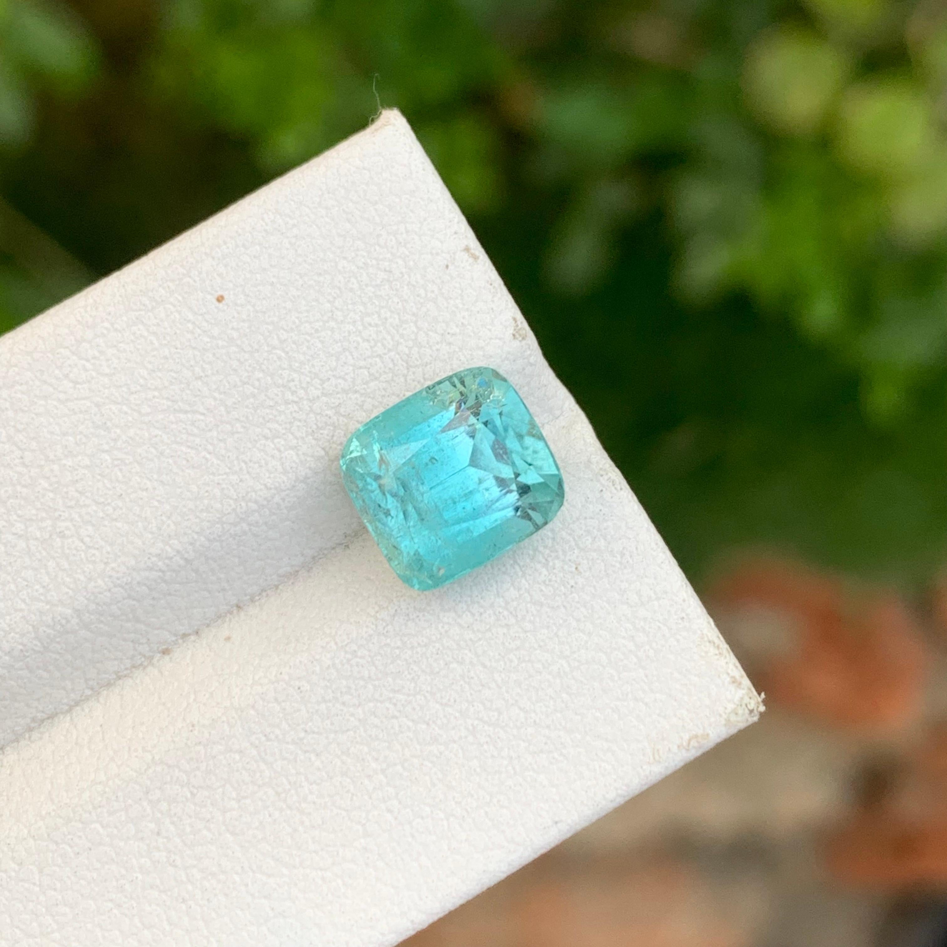3.80 Carat Natural Loose Seafoam Tourmaline Slightly Included Gemstone (pierre précieuse légèrement incluse) en vente 4