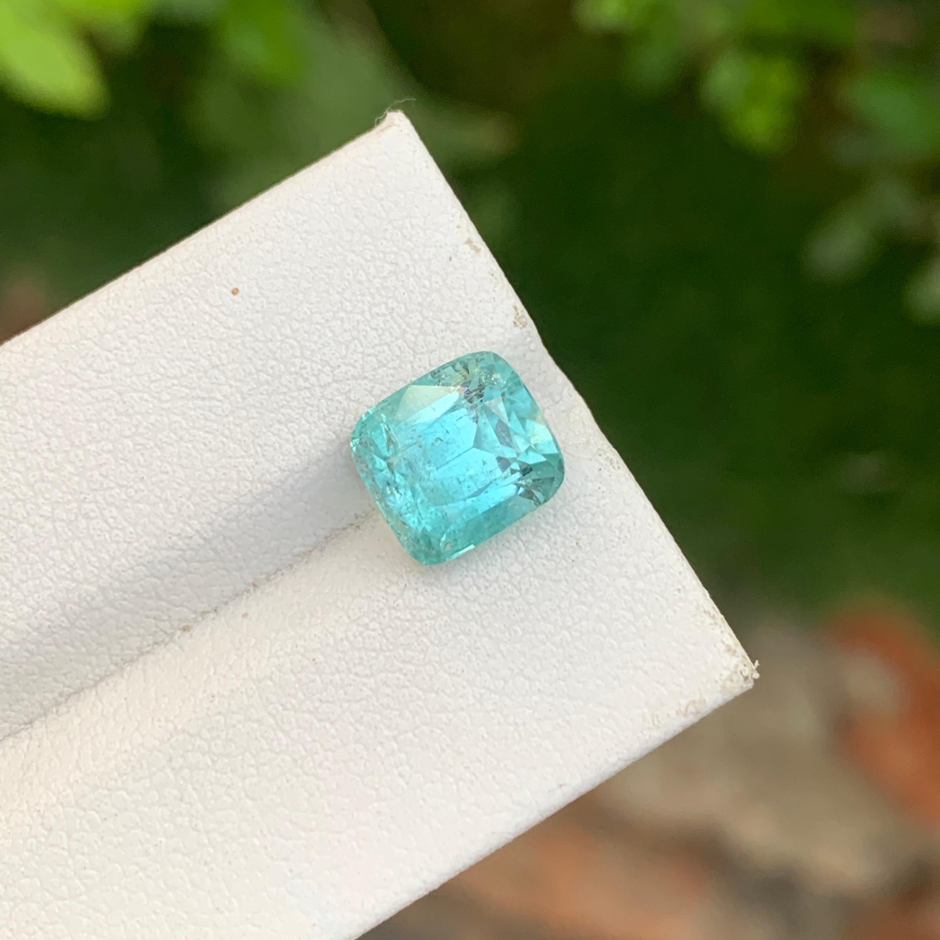 3.80 Carat Natural Loose Seafoam Tourmaline Slightly Included Gemstone (pierre précieuse légèrement incluse) Unisexe en vente