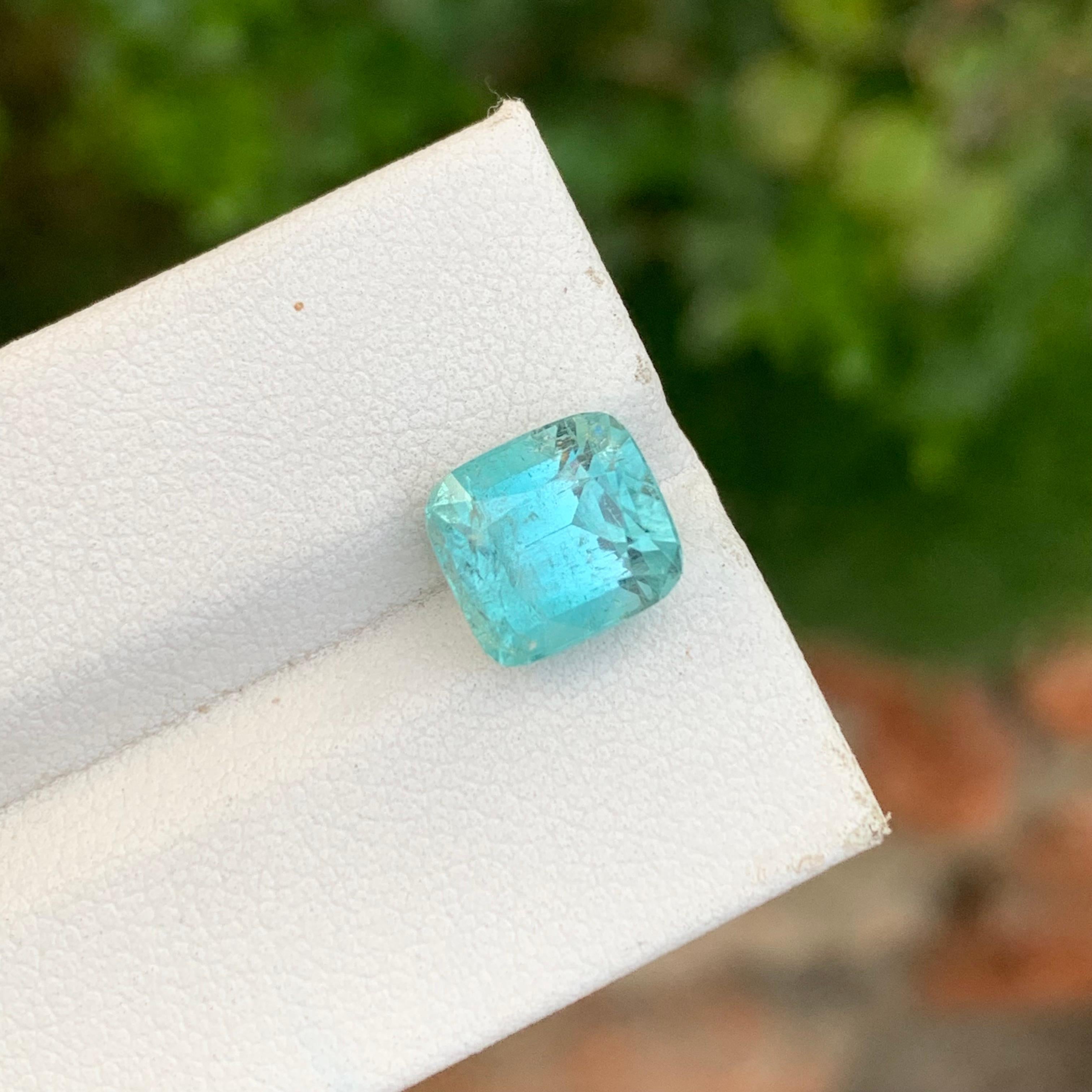 3.80 Carat Natural Loose Seafoam Tourmaline Slightly Included Gemstone (pierre précieuse légèrement incluse) en vente 1