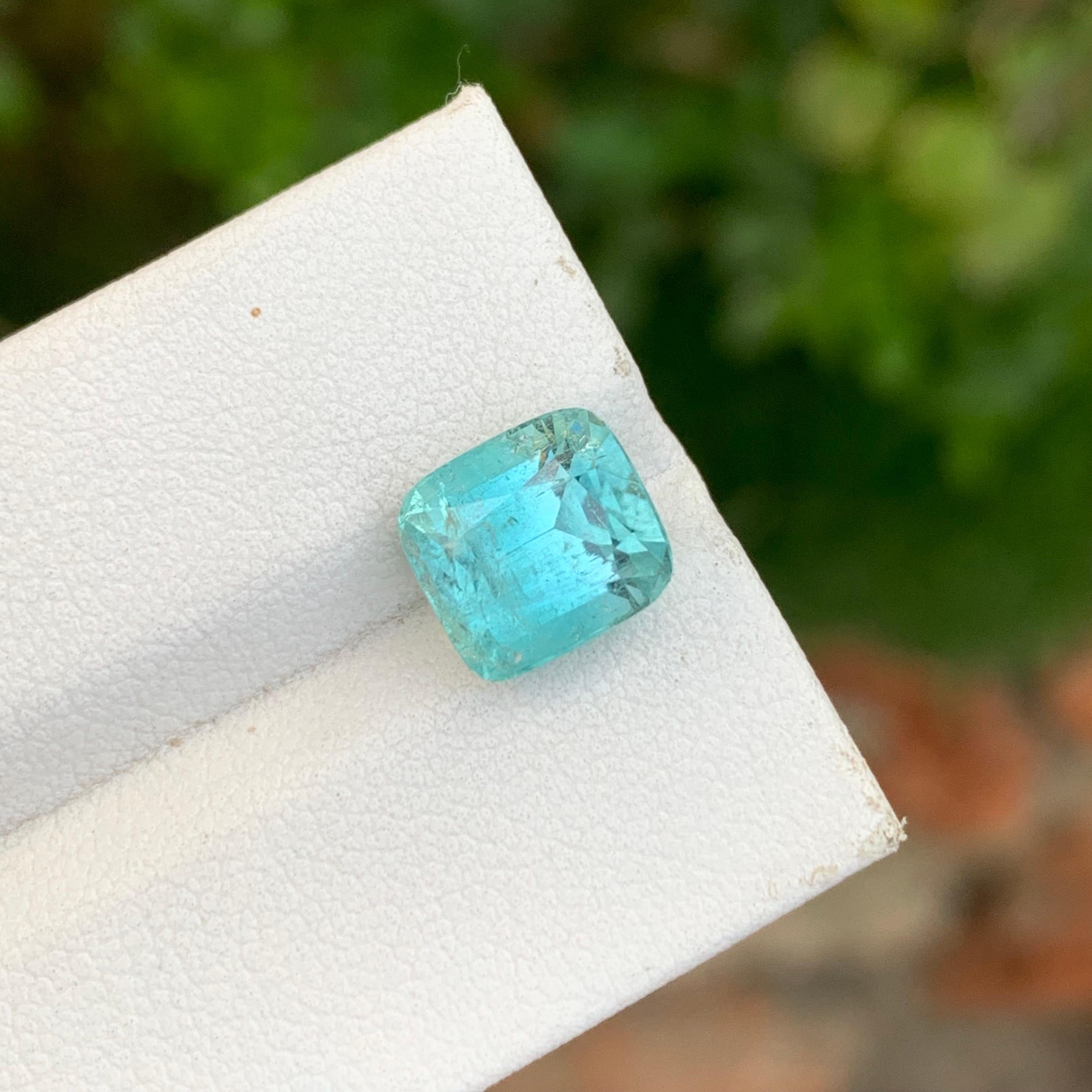 3.80 Carat Natural Loose Seafoam Tourmaline Slightly Included Gemstone (pierre précieuse légèrement incluse) en vente 2