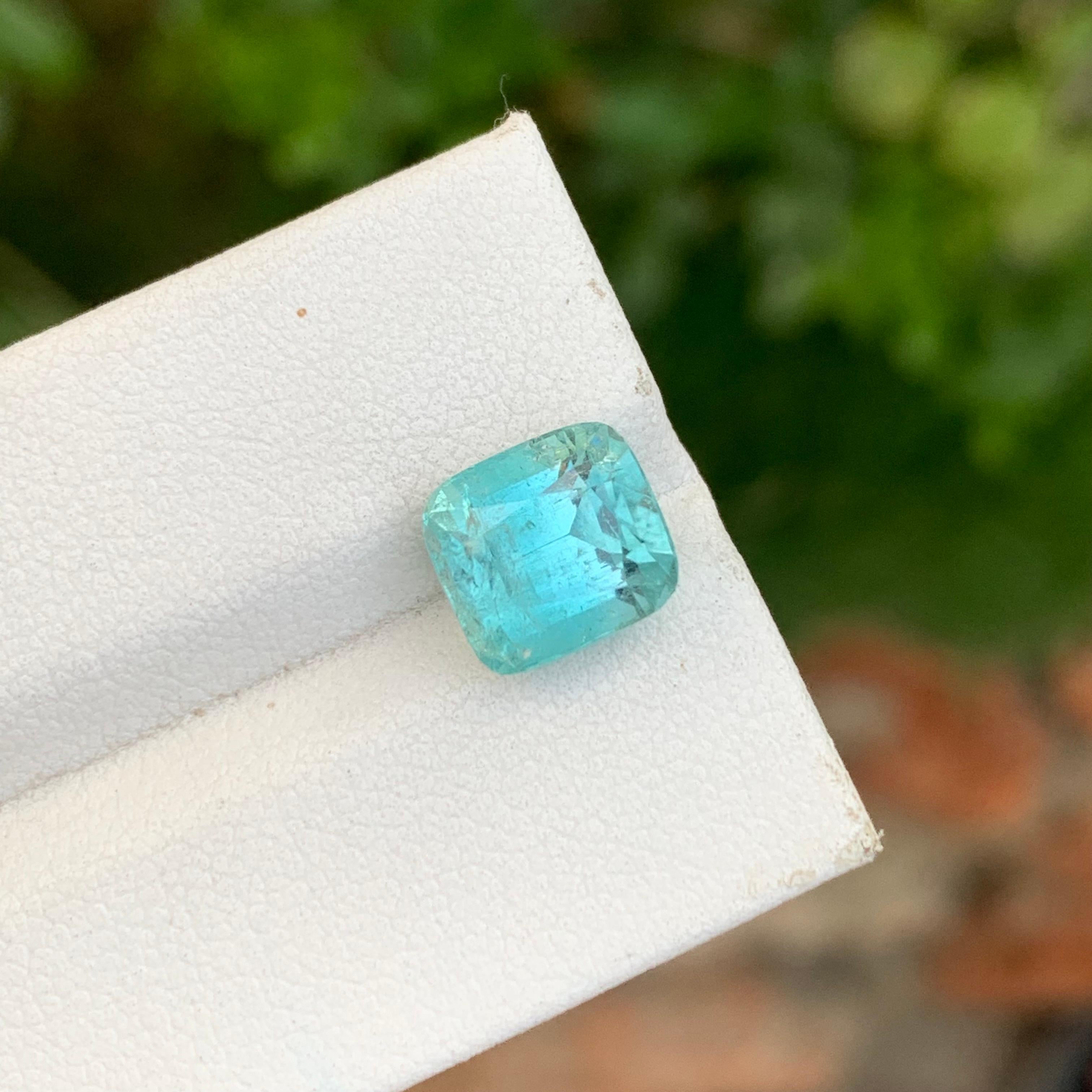 3.80 Carat Natural Loose Seafoam Tourmaline Slightly Included Gemstone (pierre précieuse légèrement incluse) en vente 3