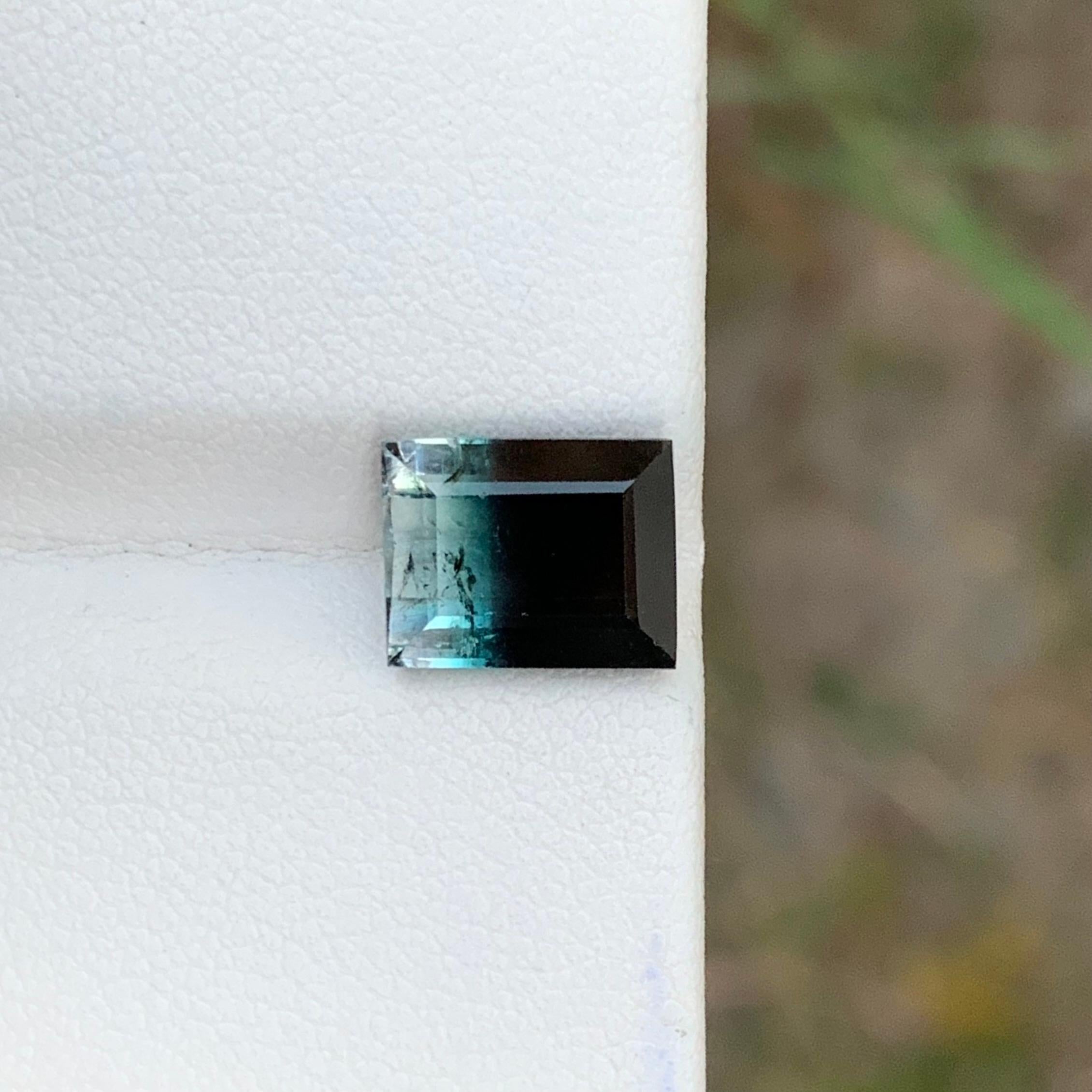 3,80 Karat Natürliche Lose Tri Color Turmalin Baguette Form Ring Edelstein im Zustand „Neu“ im Angebot in Peshawar, PK