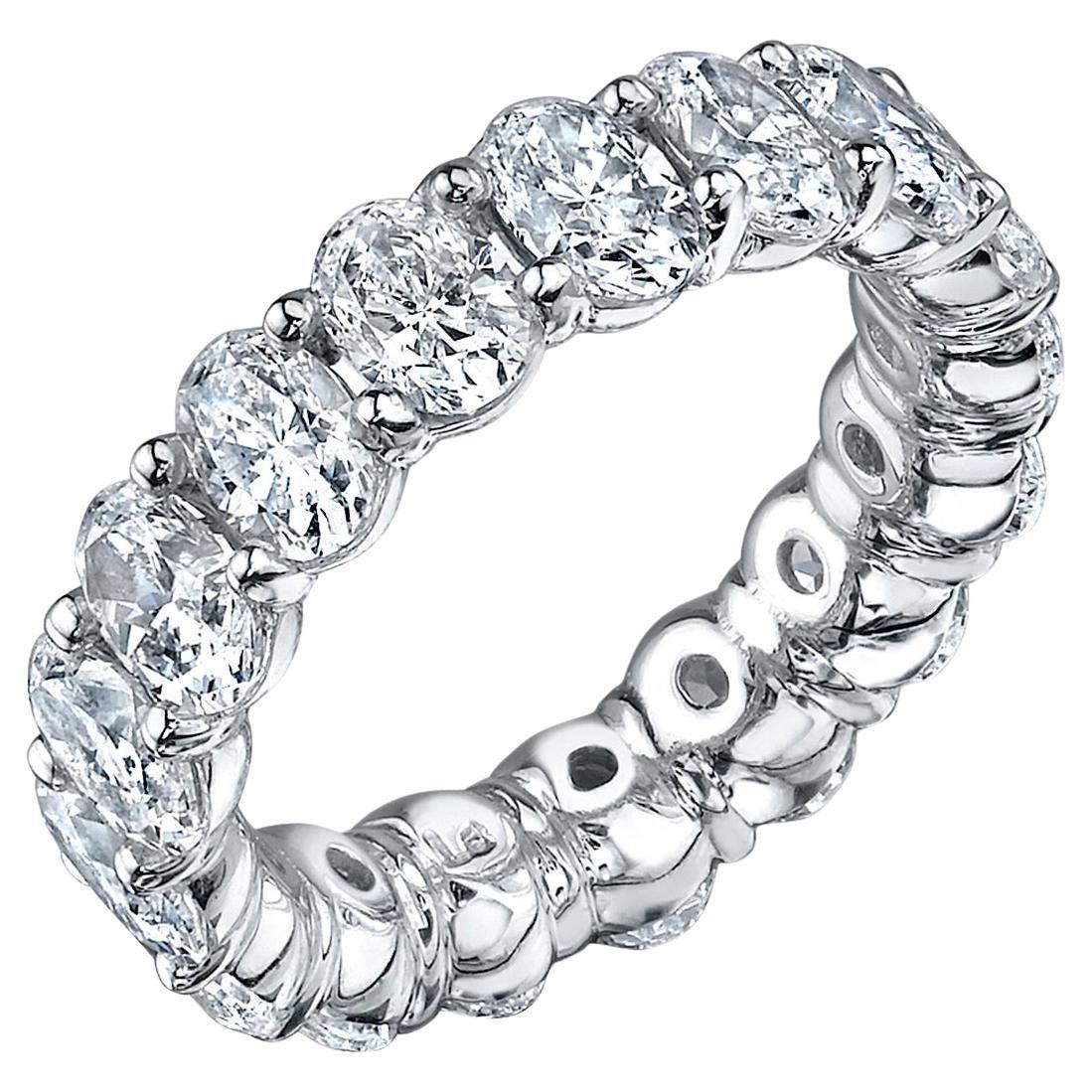 3,80 Karat Ovaler Diamant Platin Eternity Band