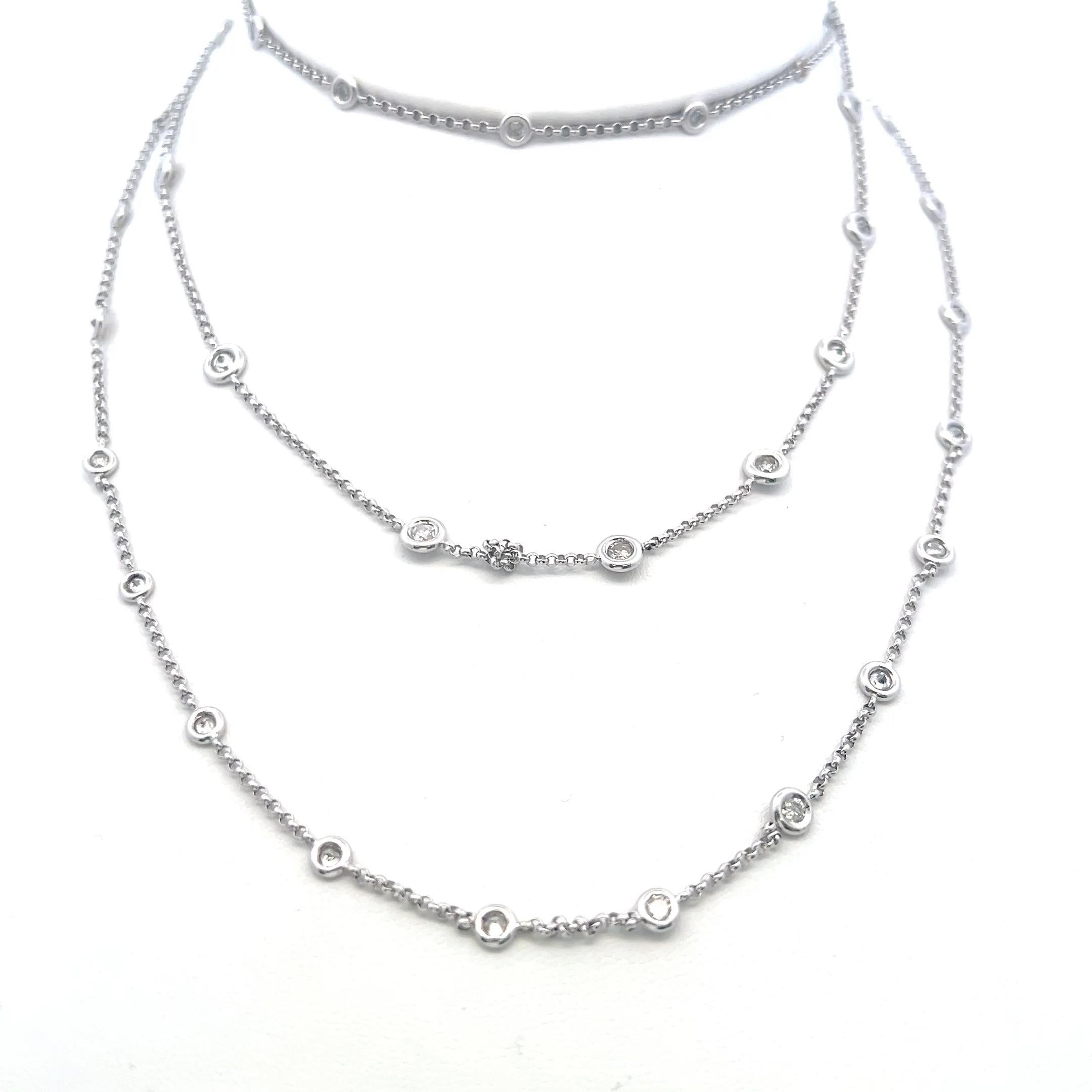 Collier station en or blanc 14K serti d'un chaton de 3,80 carats de diamants ronds et brillants Bon état - En vente à New York, NY