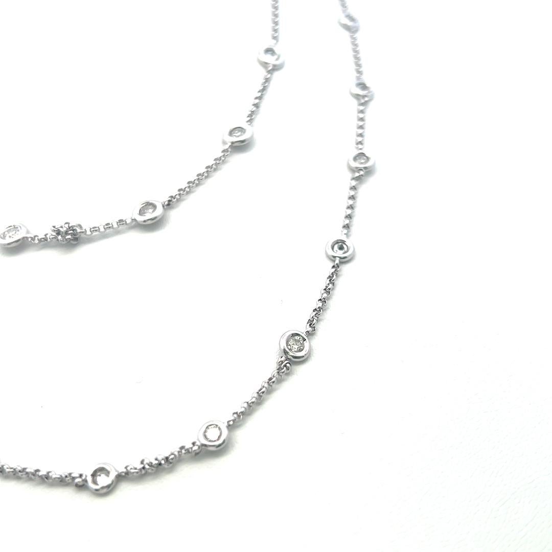 Collier station en or blanc 14K serti d'un chaton de 3,80 carats de diamants ronds et brillants en vente 1