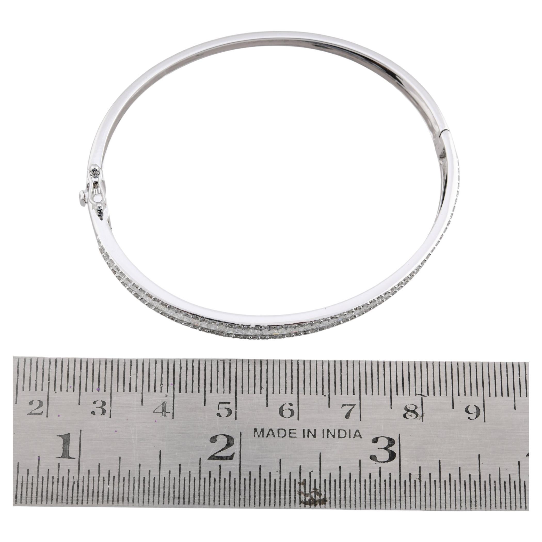 3.80 Carat SI Clarity HI Color Baguette Diamond Bracelet 18 Karat White Gold For Sale 1