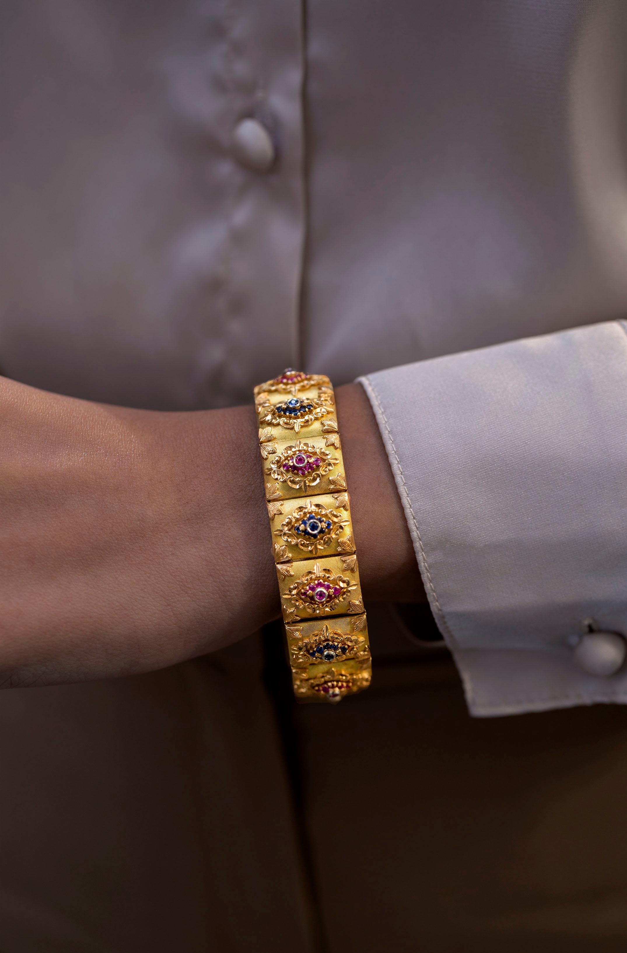 3,80 Karat Gesamt Rubin & Saphir Handcrafted Gelbgold-Armband im Zustand „Gut“ im Angebot in New York, NY