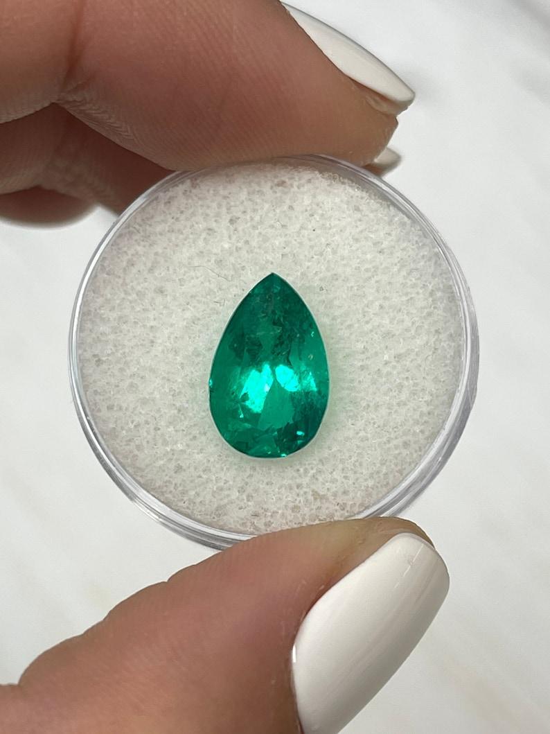 Moderno Smeraldo colombiano verde bluastro da 3,80 carati - Taglio a pera in vendita