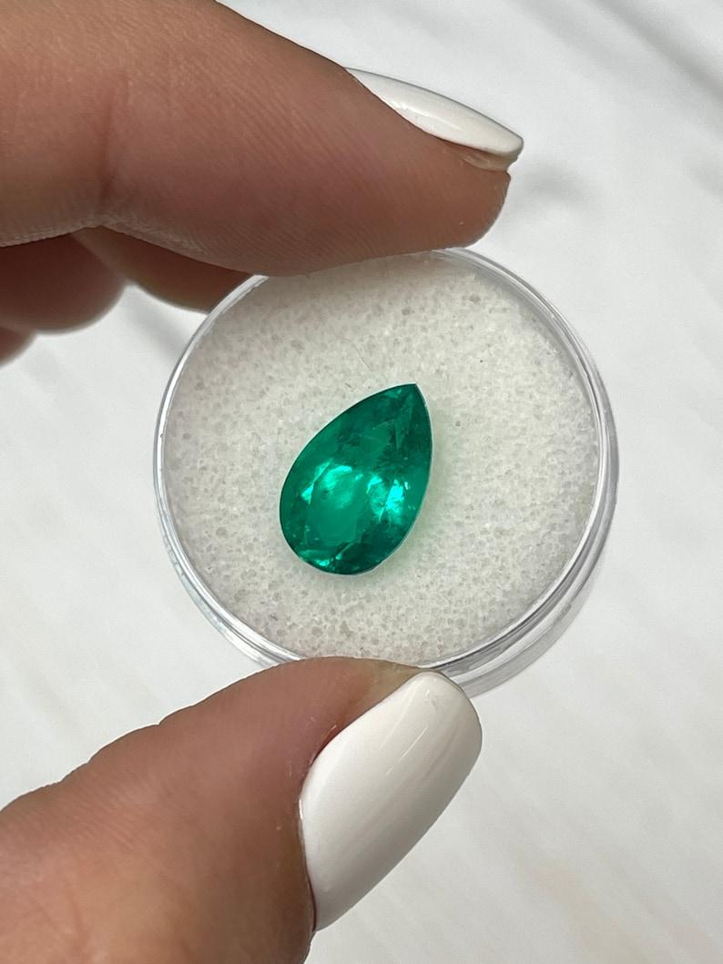 Smeraldo colombiano verde bluastro da 3,80 carati - Taglio a pera In condizioni Nuovo in vendita a Jupiter, FL