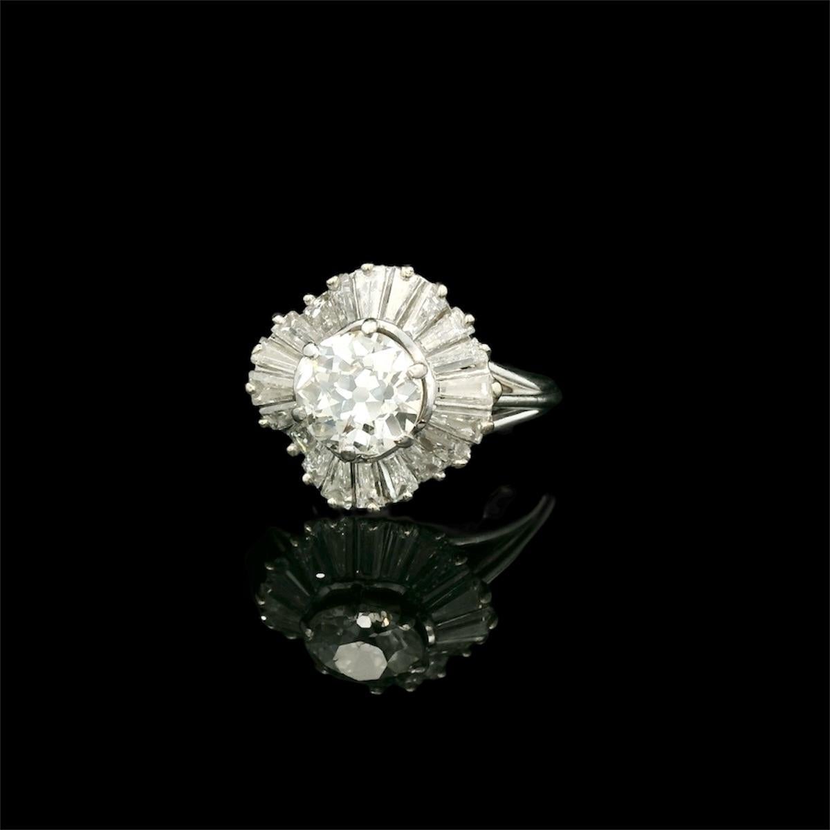 Women's or Men's 3.80 Carats Diamond jupe ring circa 1960 For Sale