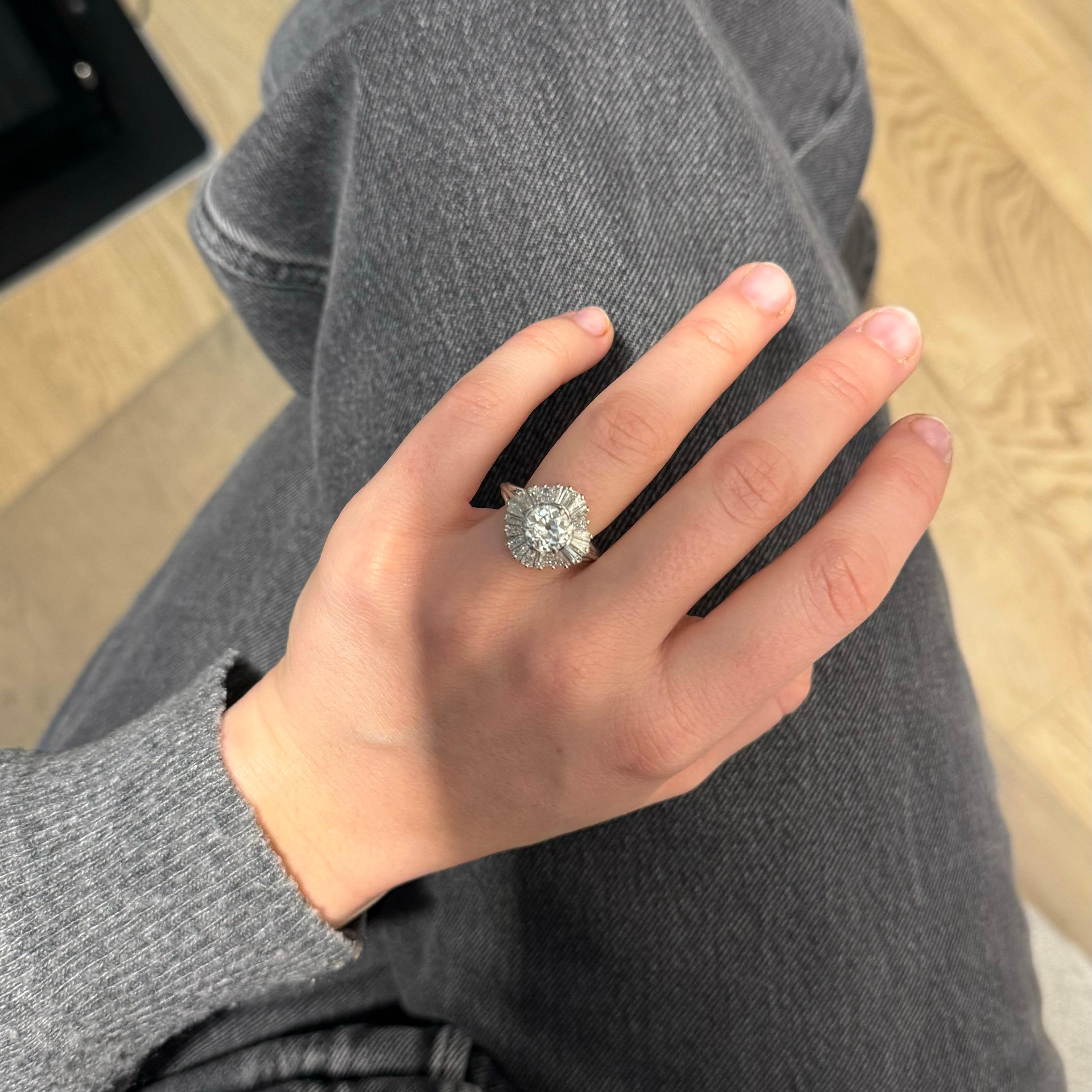 3.80 Carats Diamond jupe ring circa 1960 For Sale 2