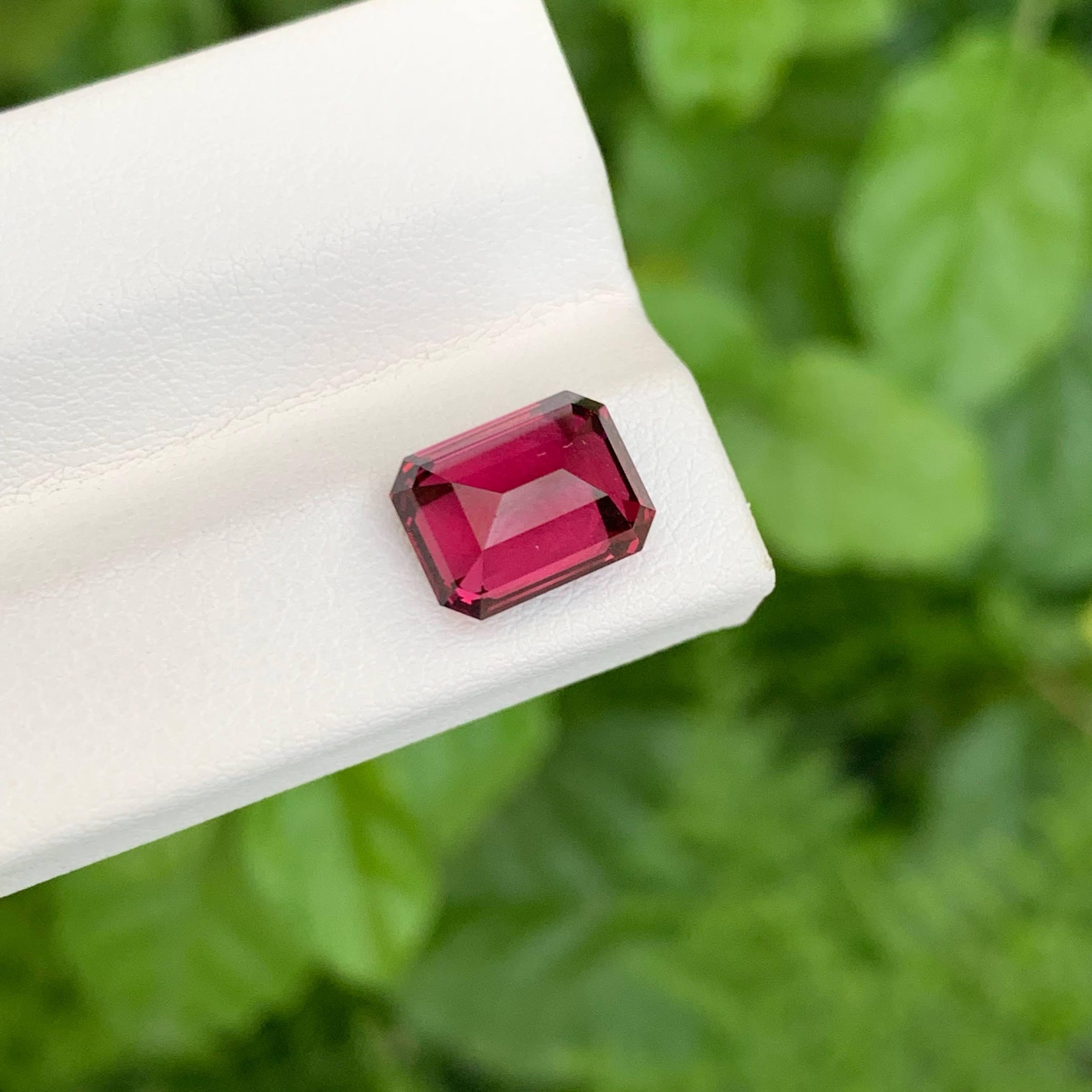 3.80 carats Pinkish Red Garnet Emerald Cut Natural African Gemstone For Sale 1