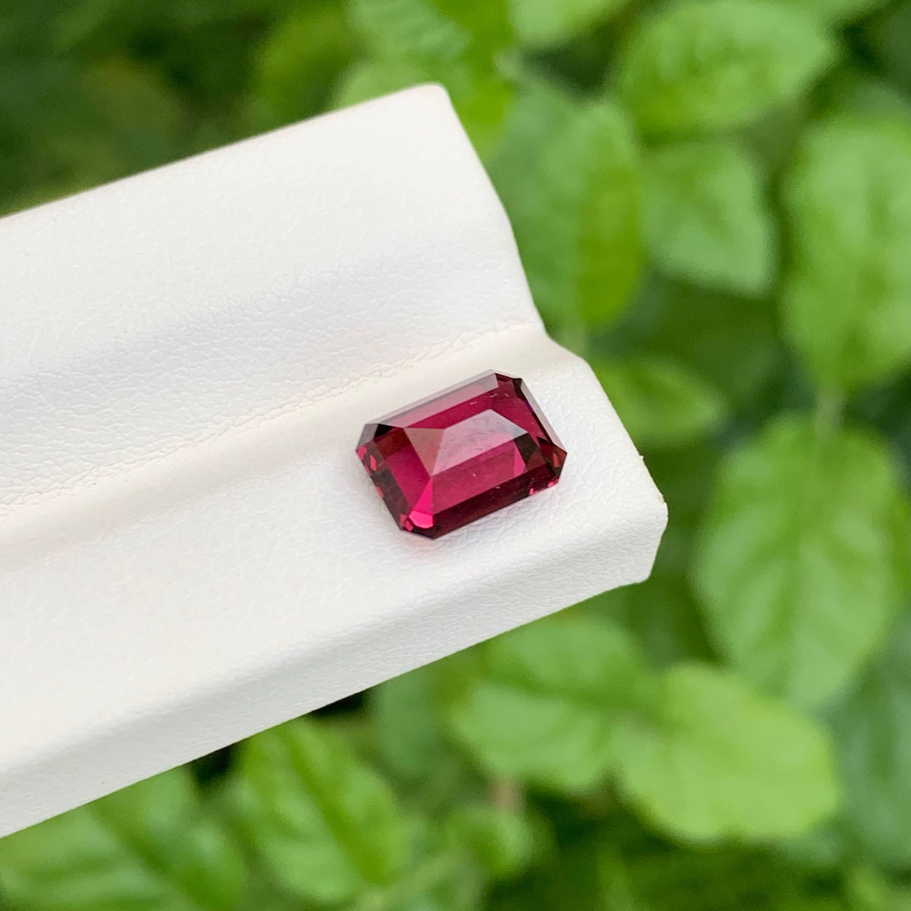 3.80 carats Pinkish Red Garnet Emerald Cut Natural African Gemstone For Sale 2