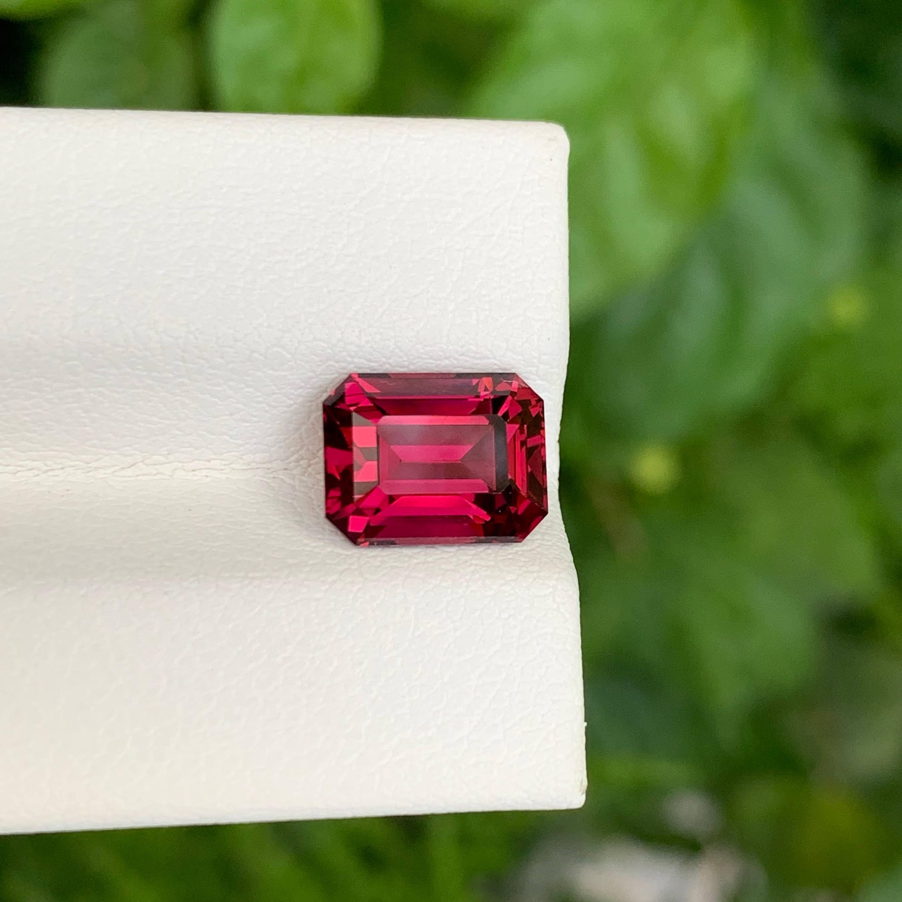 3.80 carats Pinkish Red Garnet Emerald Cut Natural African Gemstone For Sale 3