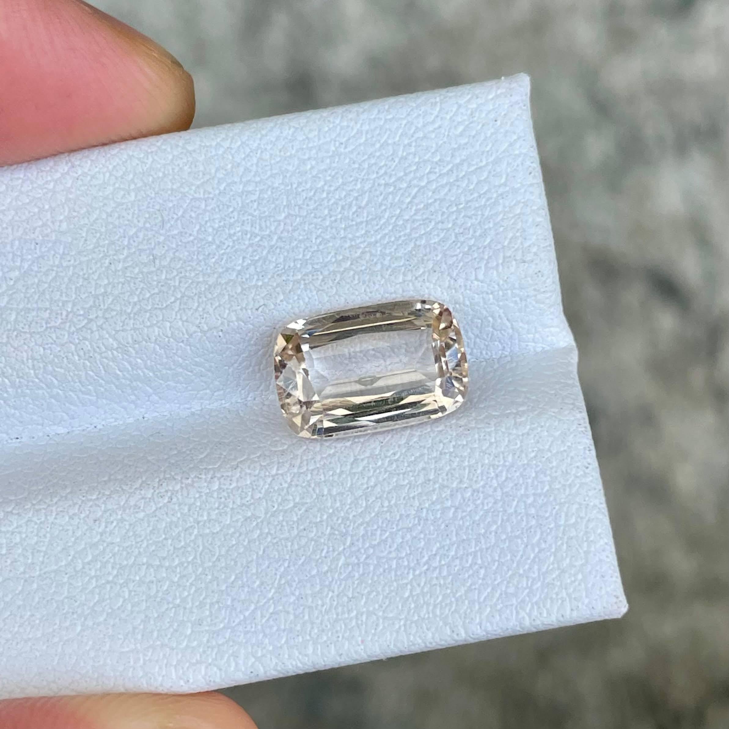 Women's or Men's 3.80 carats Topaz Stone Cushion Cut Natural Pakistani Gemstone For Sale