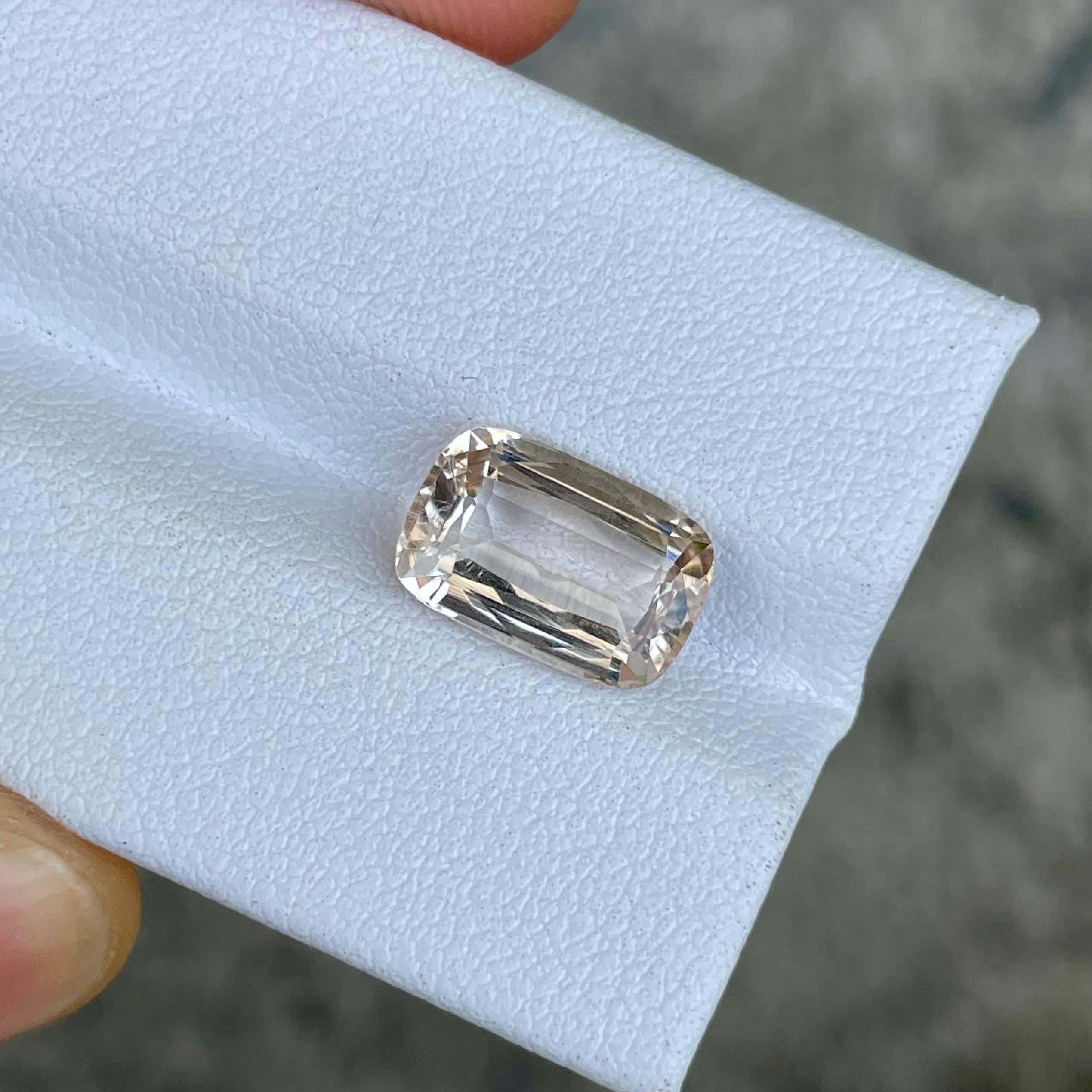 3.80 carats Topaz Stone Cushion Cut Natural Pakistani Gemstone For Sale 2