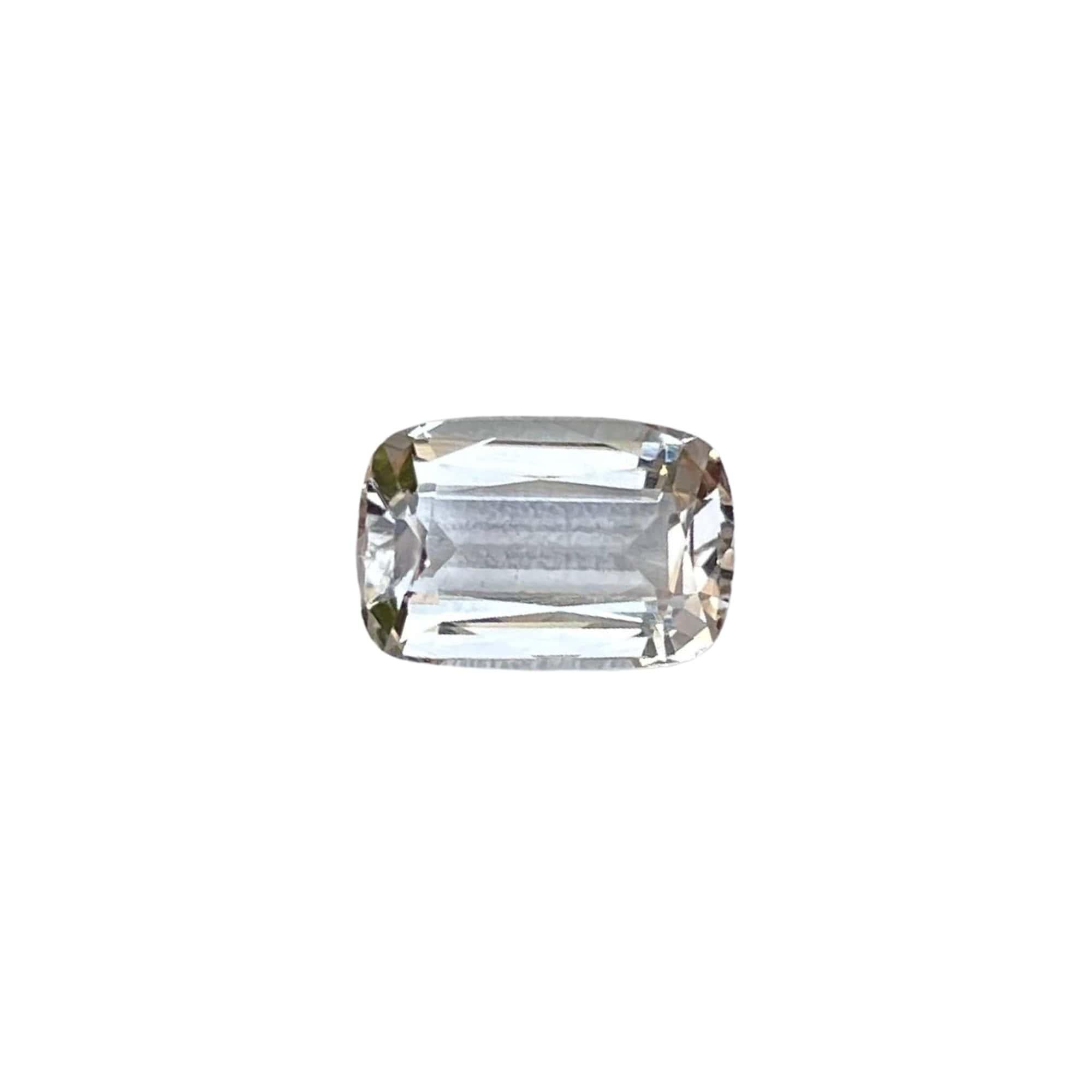3.80 carats Topaz Stone Cushion Cut Natural Pakistani Gemstone For Sale 4