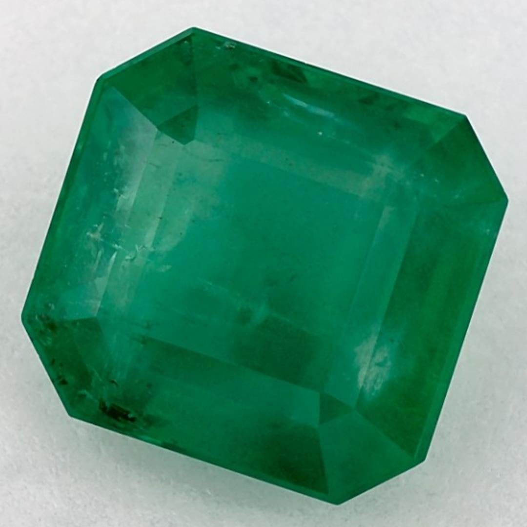 Con un vibrante tono verde, la piedra de nacimiento de mayo es un símbolo del renovado crecimiento primaveral. 

Explora la vibrante colección de esmeraldas, rubíes y zafiros de nuestra tienda, disponibles como gemas sueltas y combinadas con nuestra