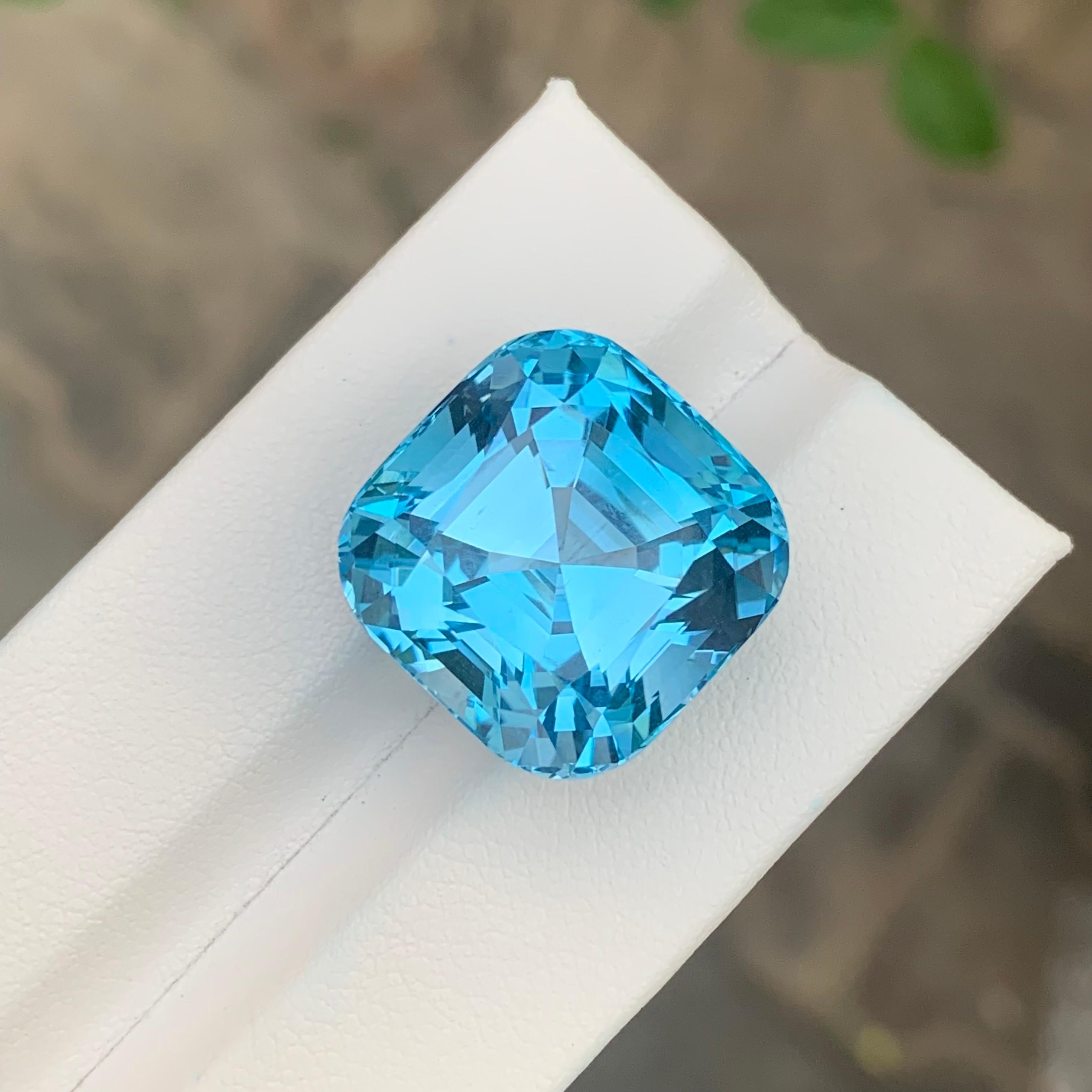 38.00 Carats Gigantic Size Loose Topaz Natural Gemstone For Sale 4