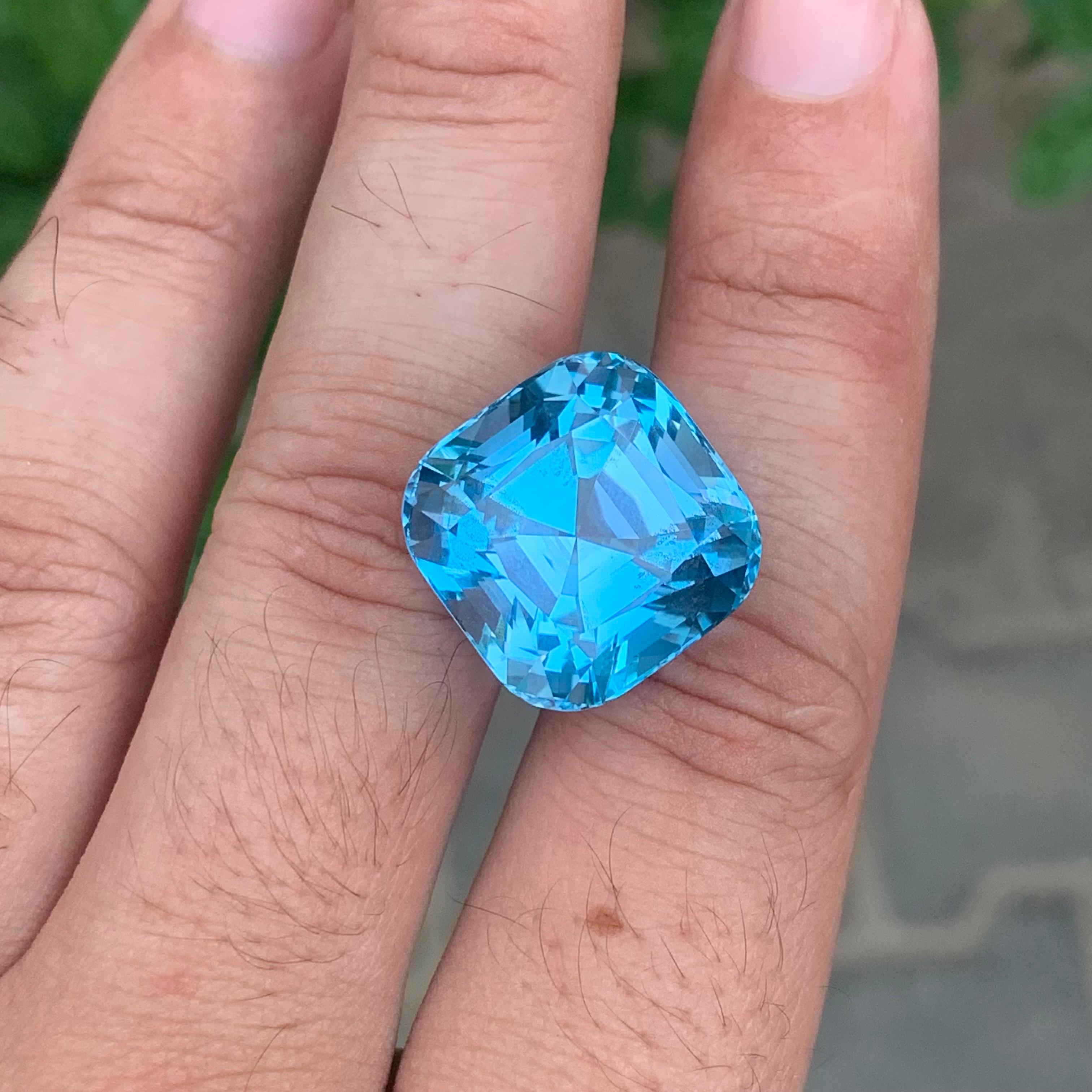 38.00 Carats Gigantic Size Loose Topaz Natural Gemstone In New Condition For Sale In Brisbane, AU