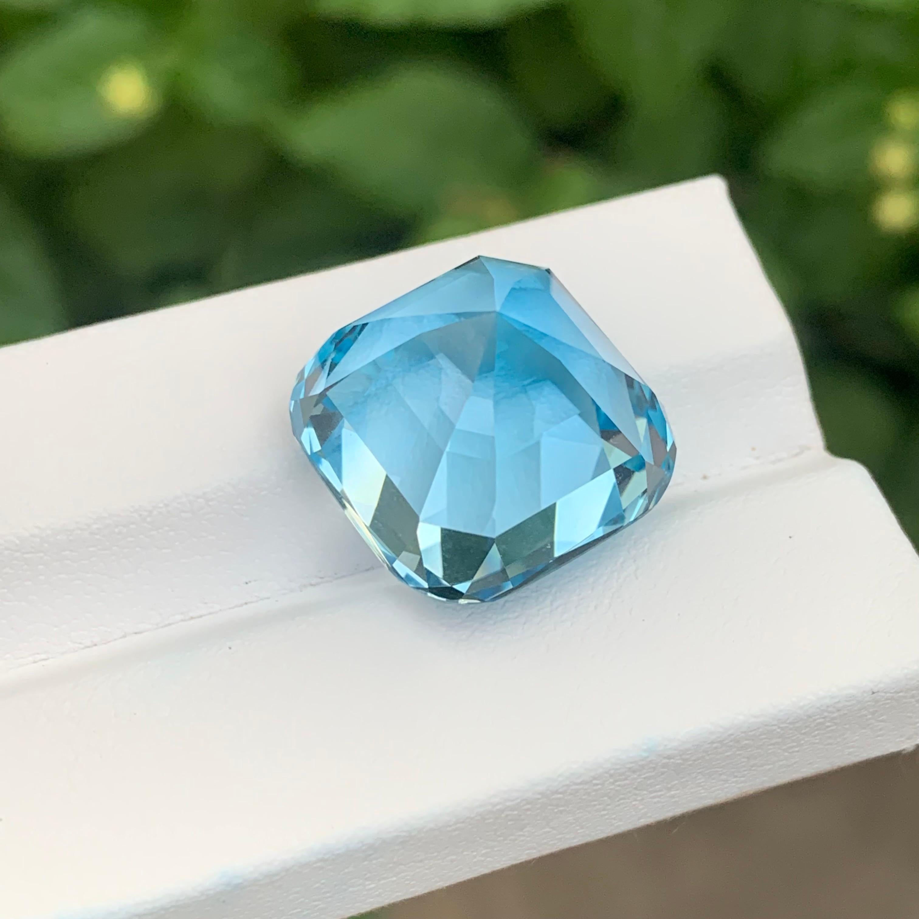 Women's or Men's 38.00 Carats Gigantic Size Loose Topaz Natural Gemstone For Sale