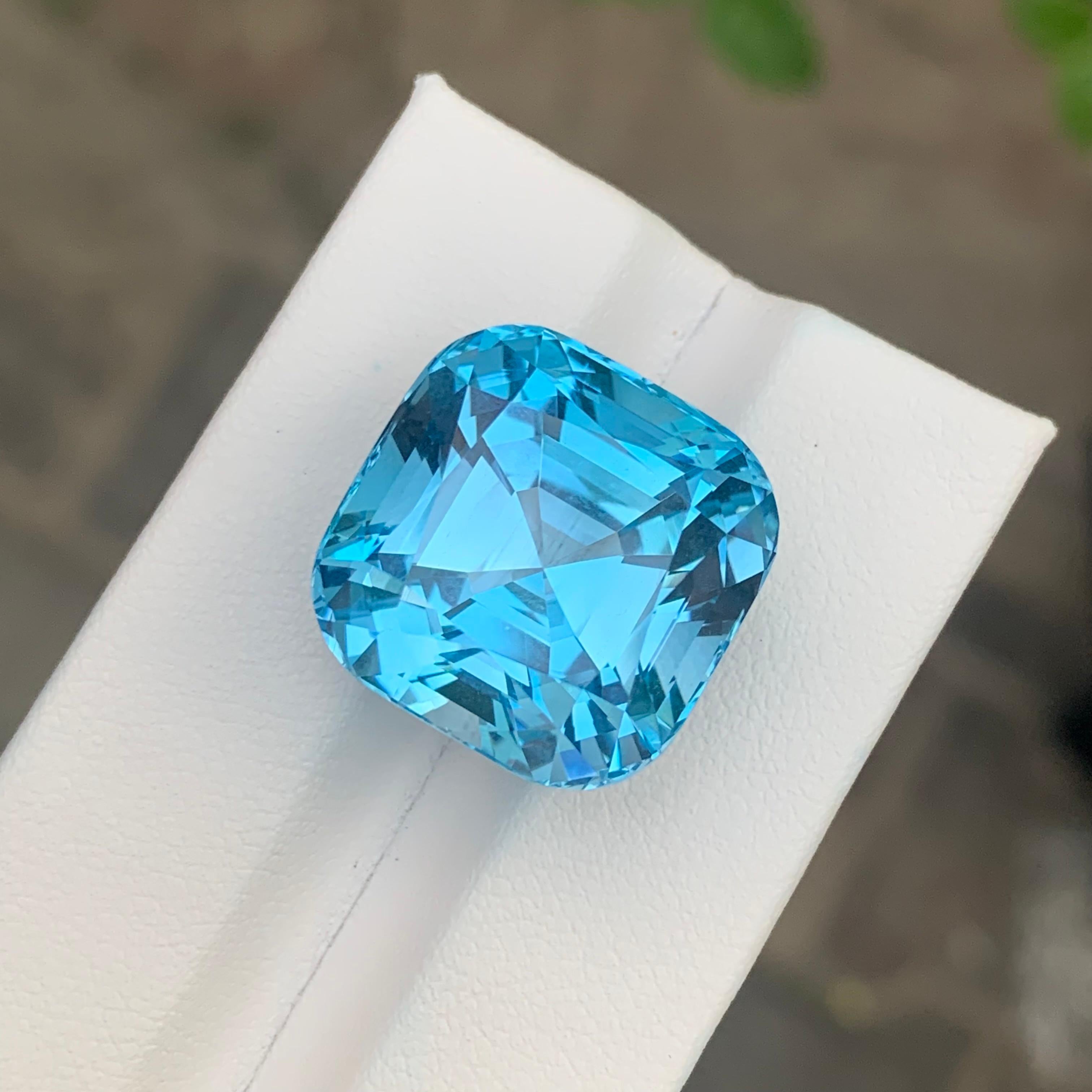 38.00 Carats Gigantic Size Loose Topaz Natural Gemstone For Sale 2