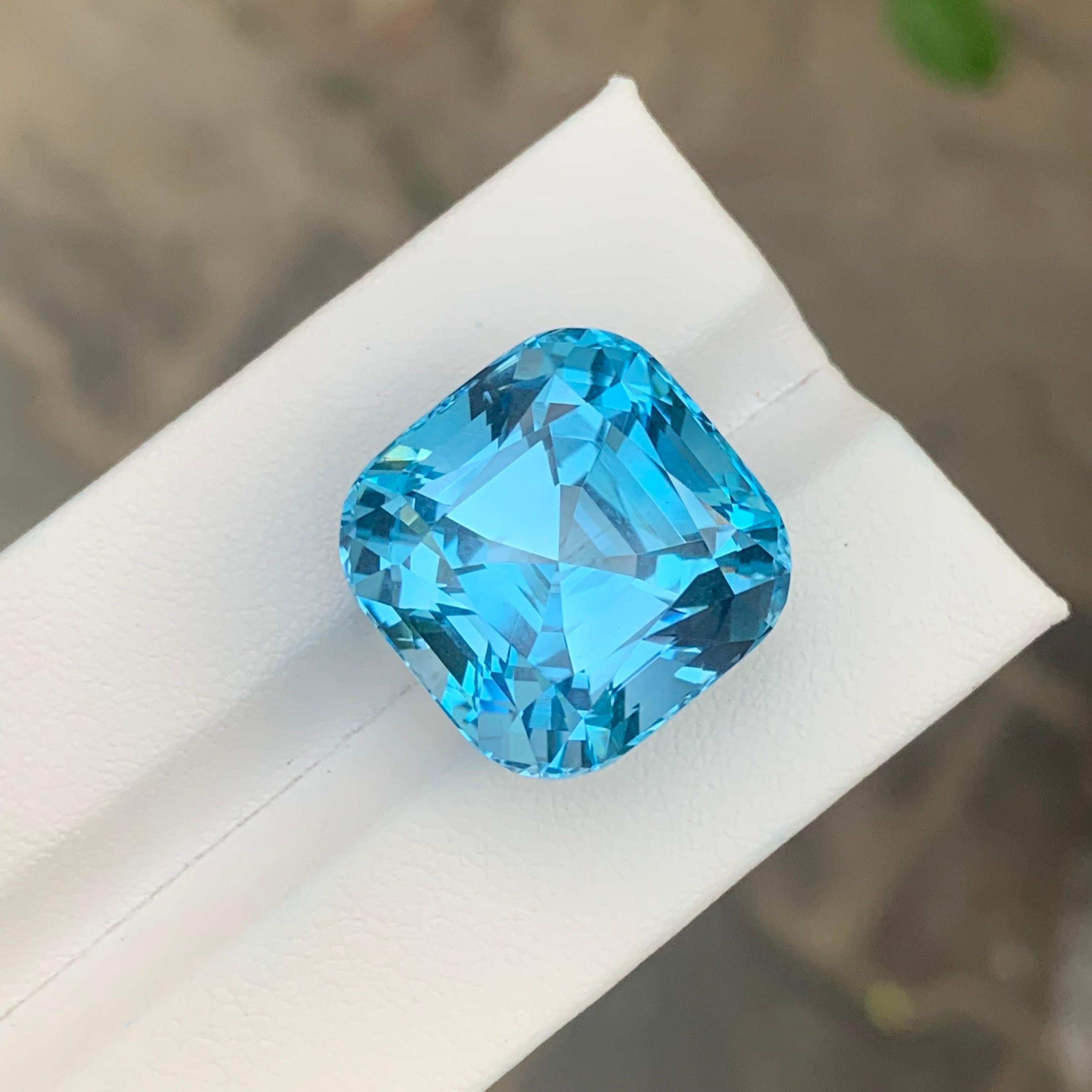 38.00 Carats Gigantic Size Loose Topaz Natural Gemstone For Sale 3